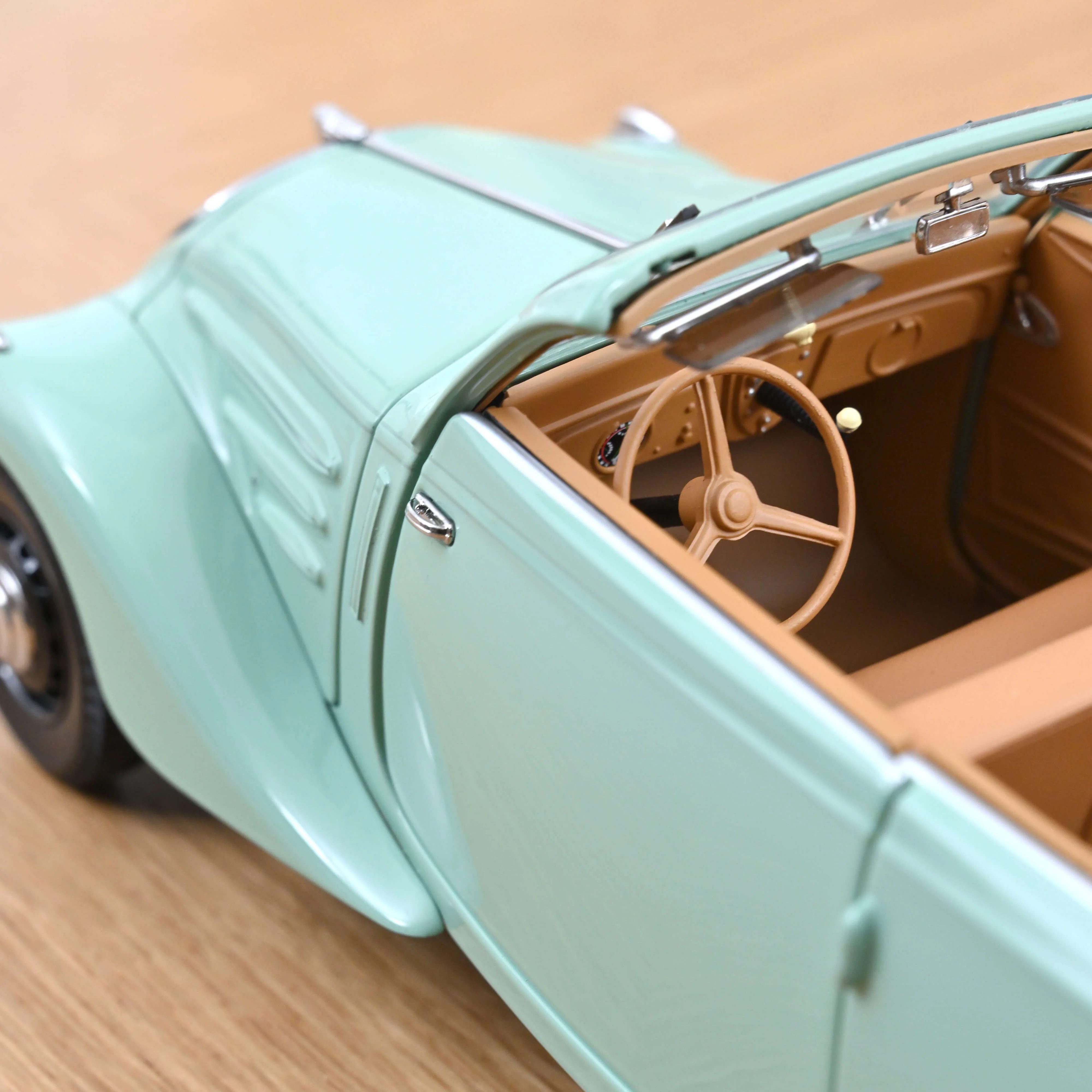 Peugeot 402 Eclipse 1937 Vert 1/18 - 200 pcs - Image 8