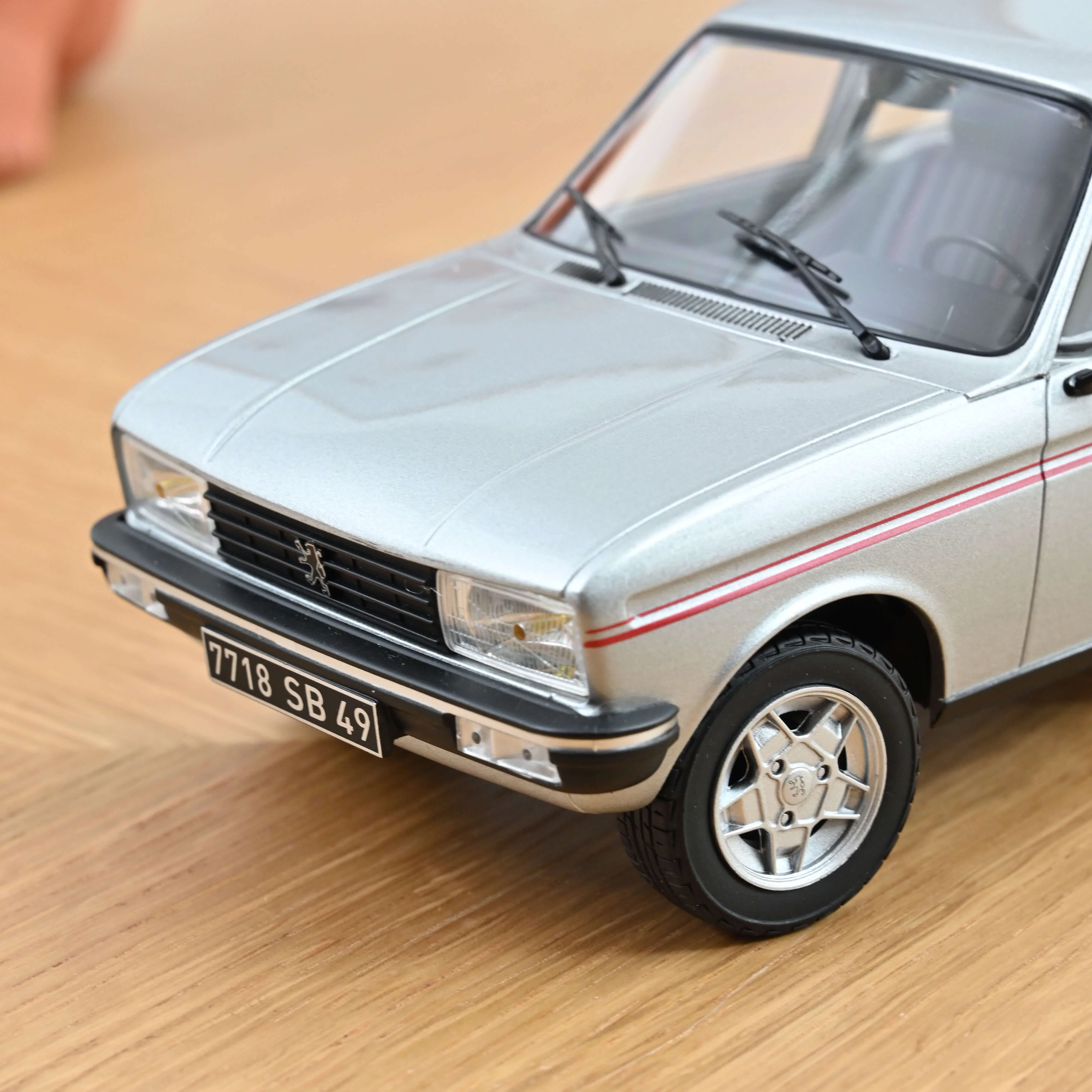 Peugeot 104 S 1981 Gris 1/18 - 104pcs - Image 4
