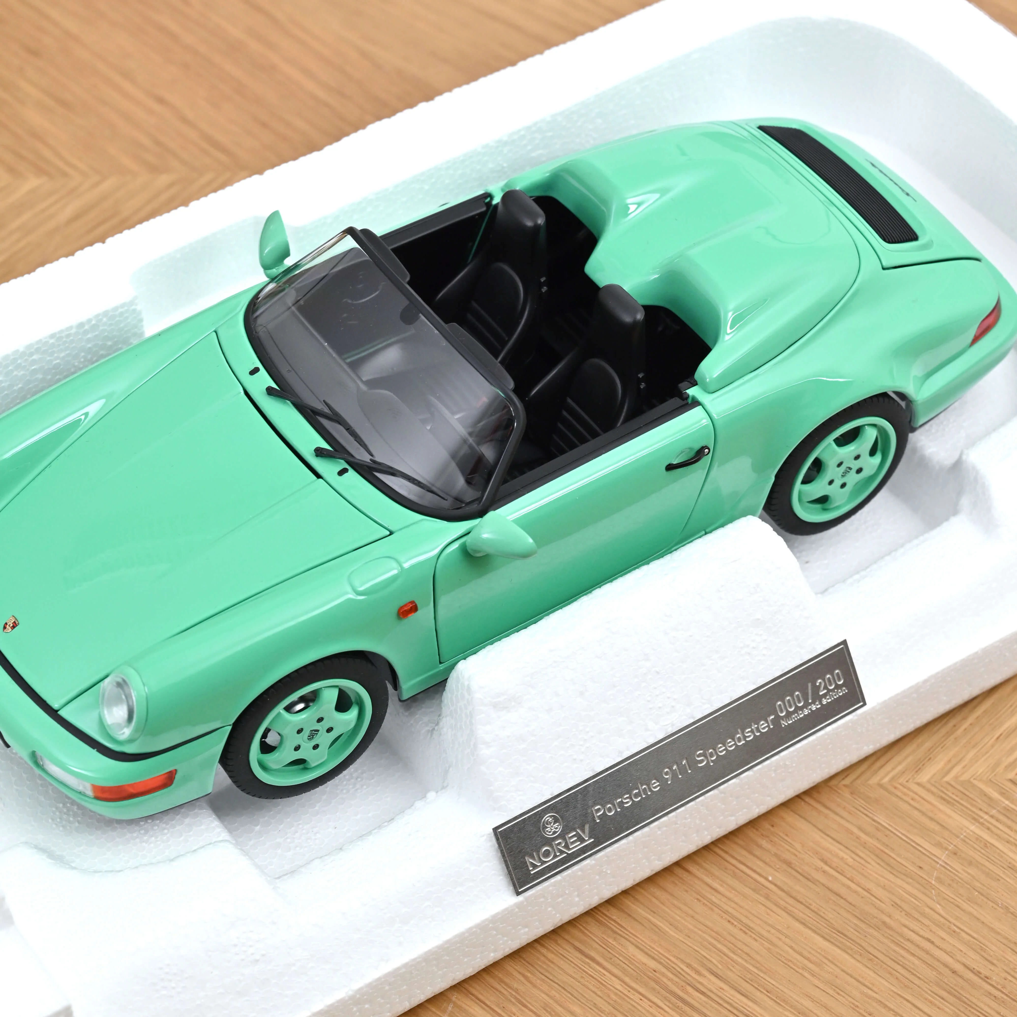 Porsche 911 Speedster Vert Menthe 1993 1/18 - 200 pcs - Image 7