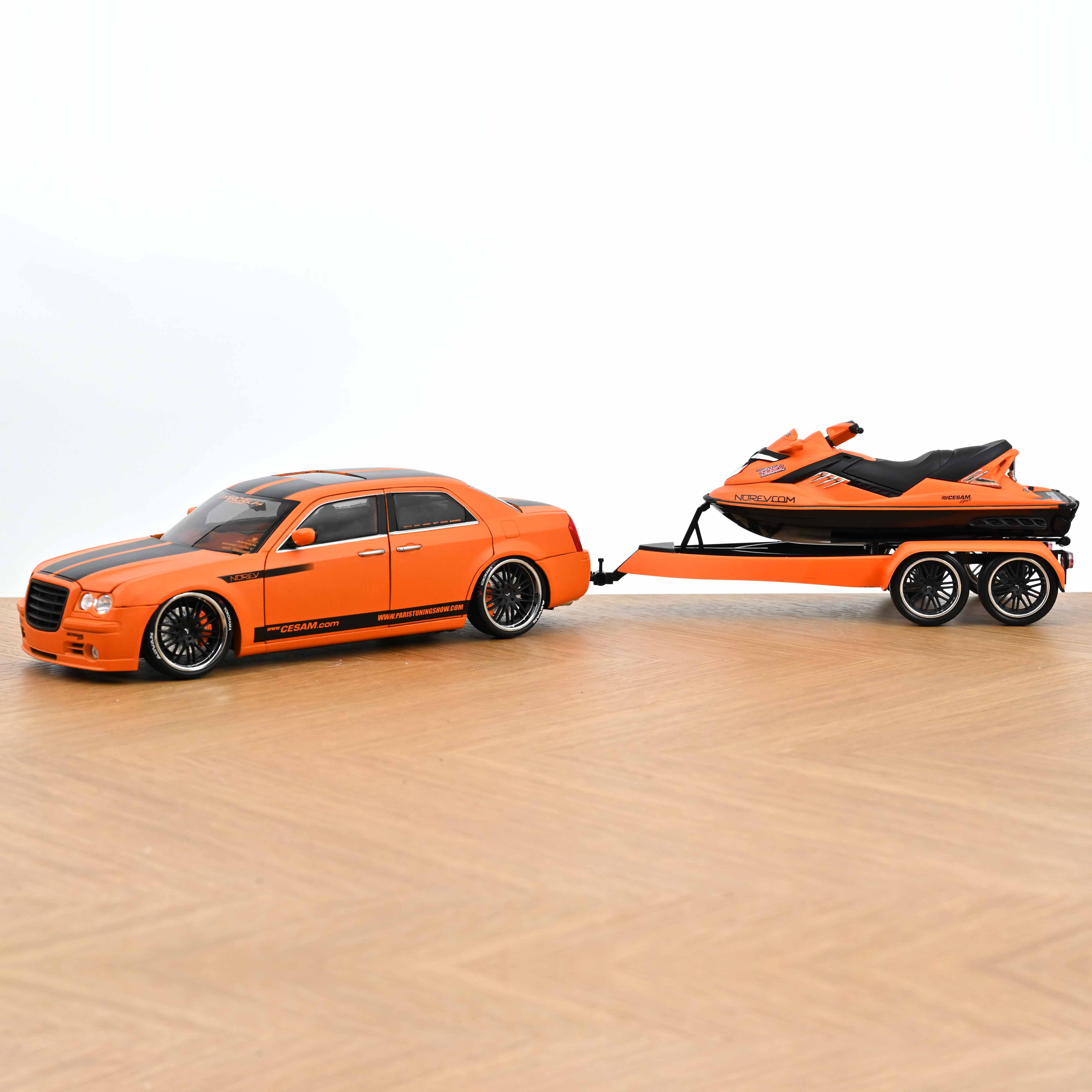 Chrysler 300C Norev by Parotech+Jet Ski Parotech Orange/Noir 1/18 - Image 10