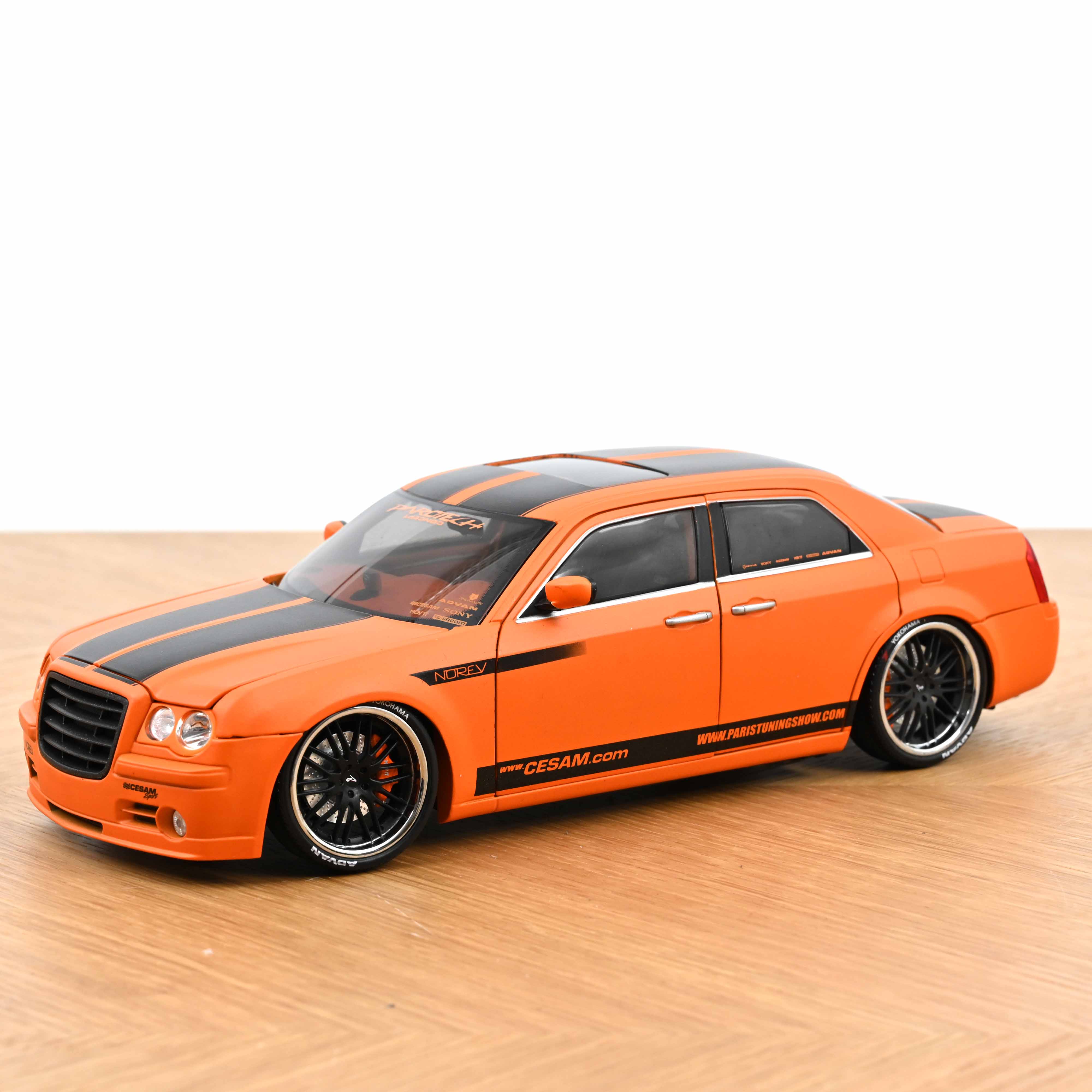 Chrysler 300C Norev by Parotech+Jet Ski Parotech Orange/Noir 1/18 - Image 5