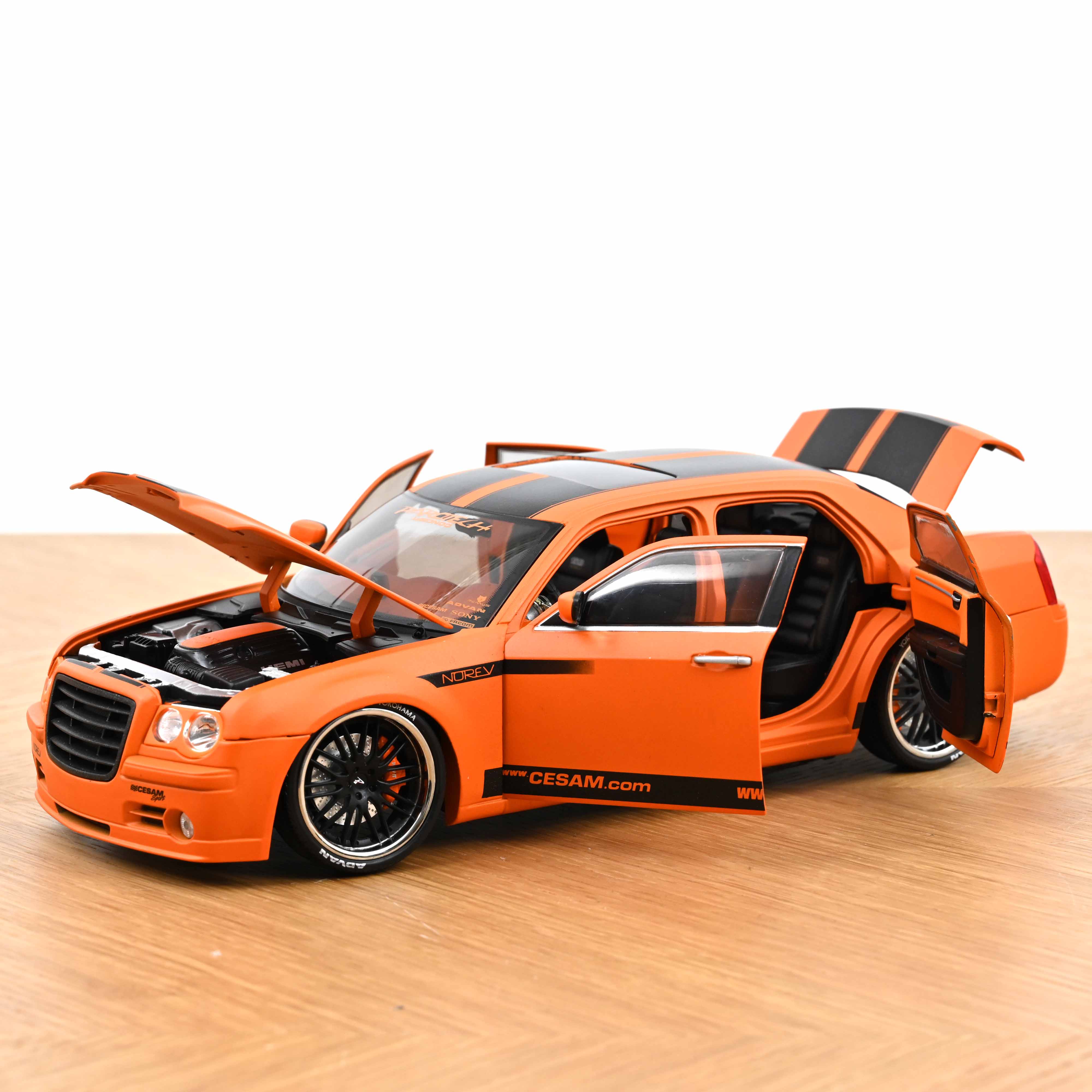 Chrysler 300C Norev by Parotech+Jet Ski Parotech Orange/Noir 1/18 - Image 6