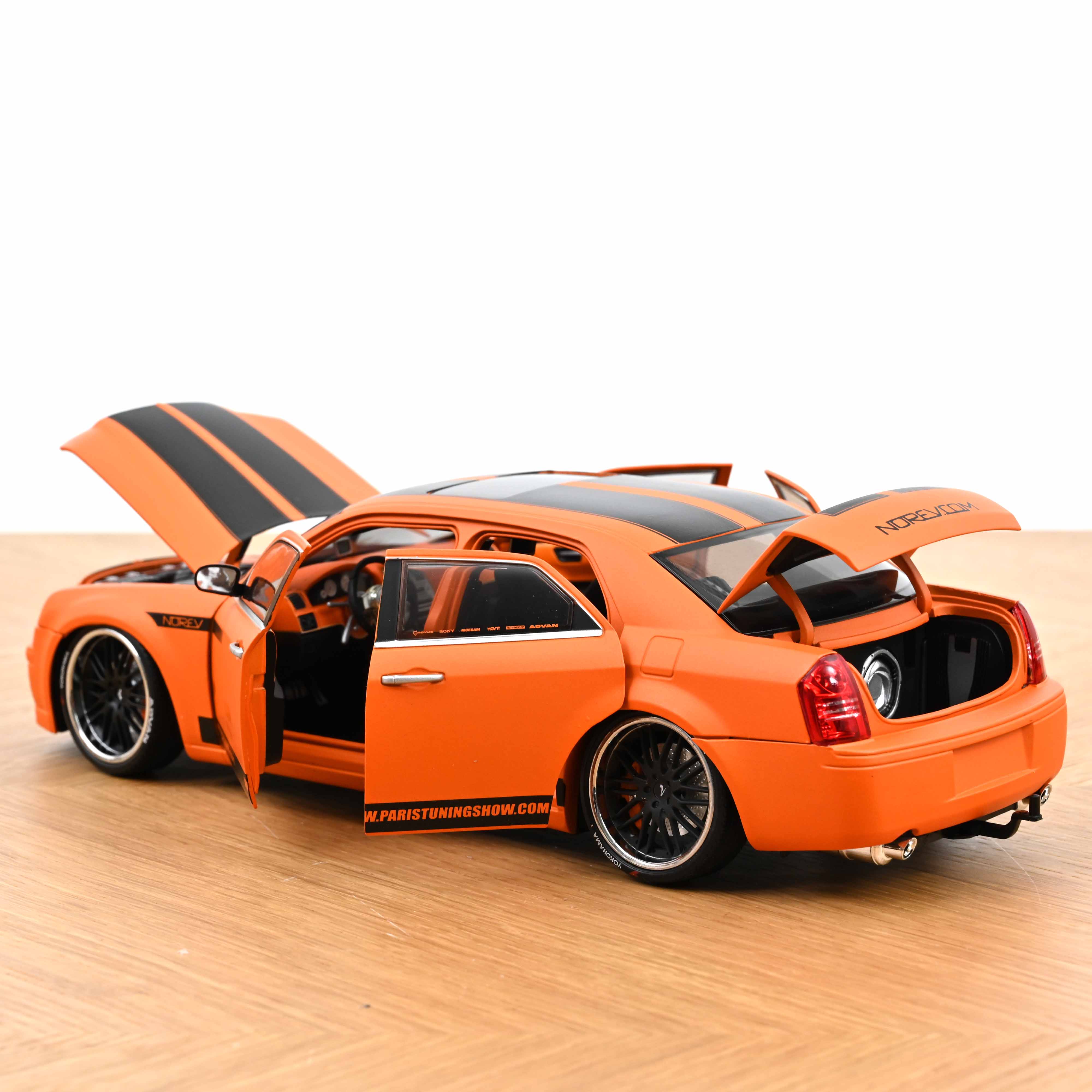 Chrysler 300C Norev by Parotech+Jet Ski Parotech Orange/Noir 1/18 - Image 7
