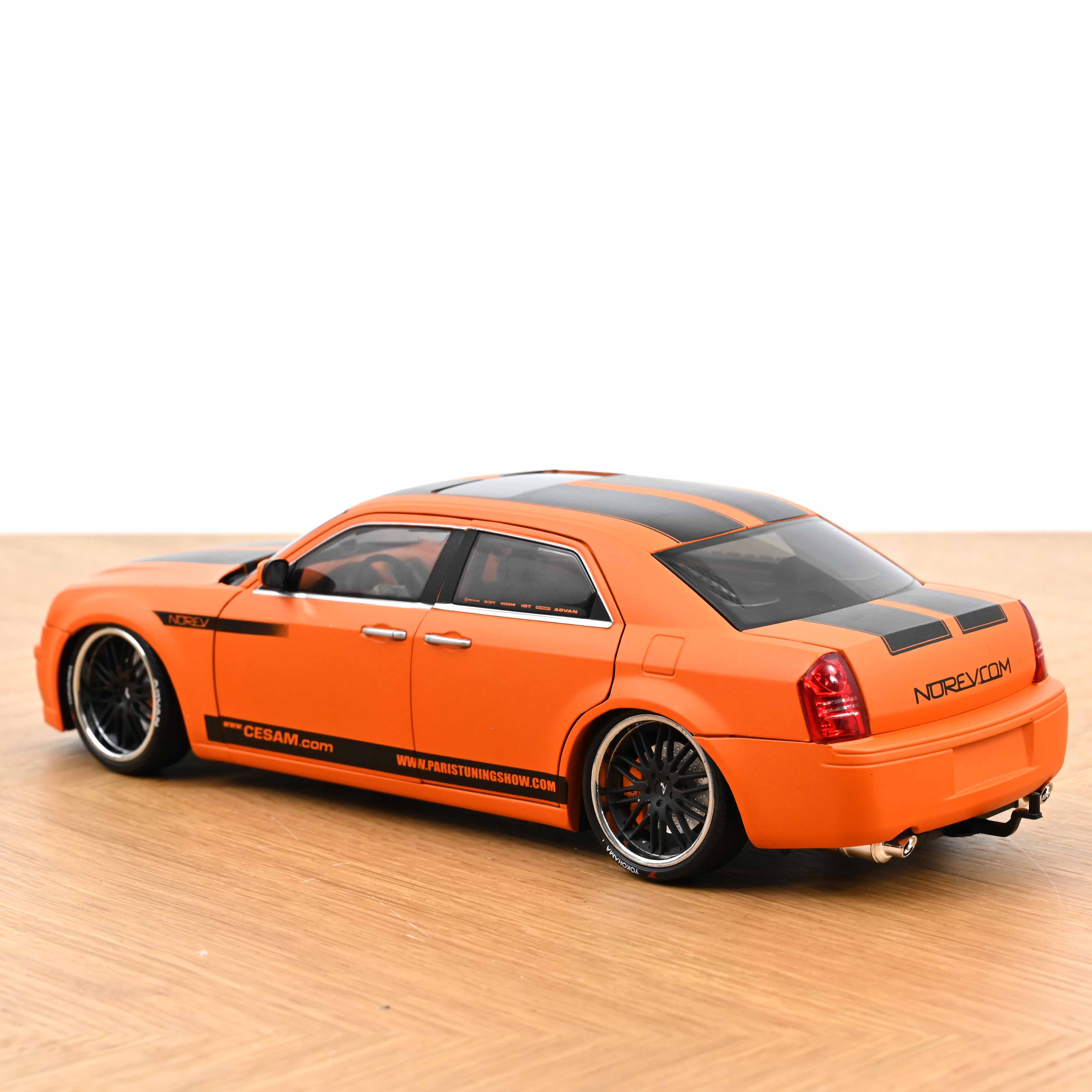 Chrysler 300C Norev by Parotech+Jet Ski Parotech Orange/Noir 1/18 - Image 8
