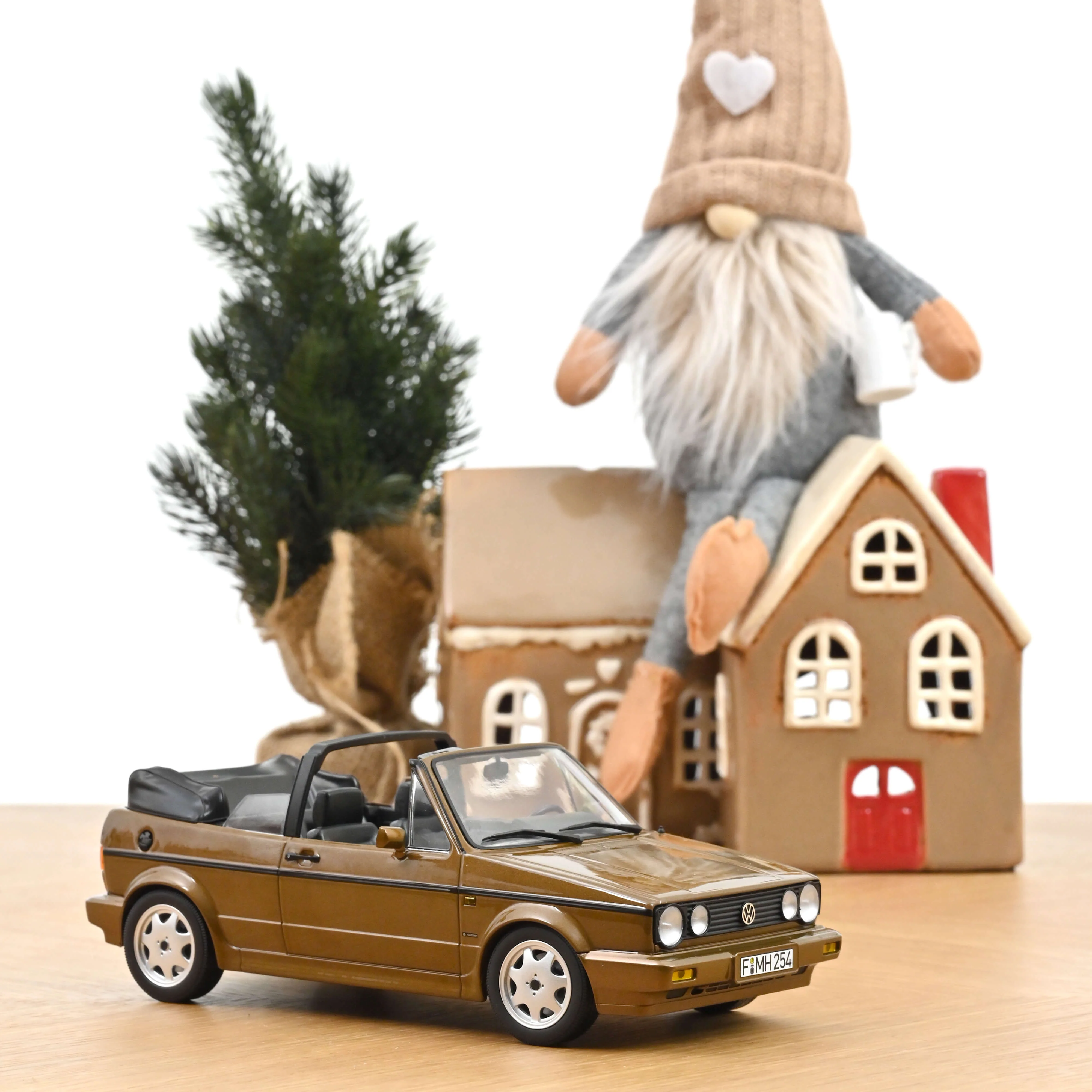 VW Golf Cabriolet 1992 Brun métallisé 1/18 - 200 pcs