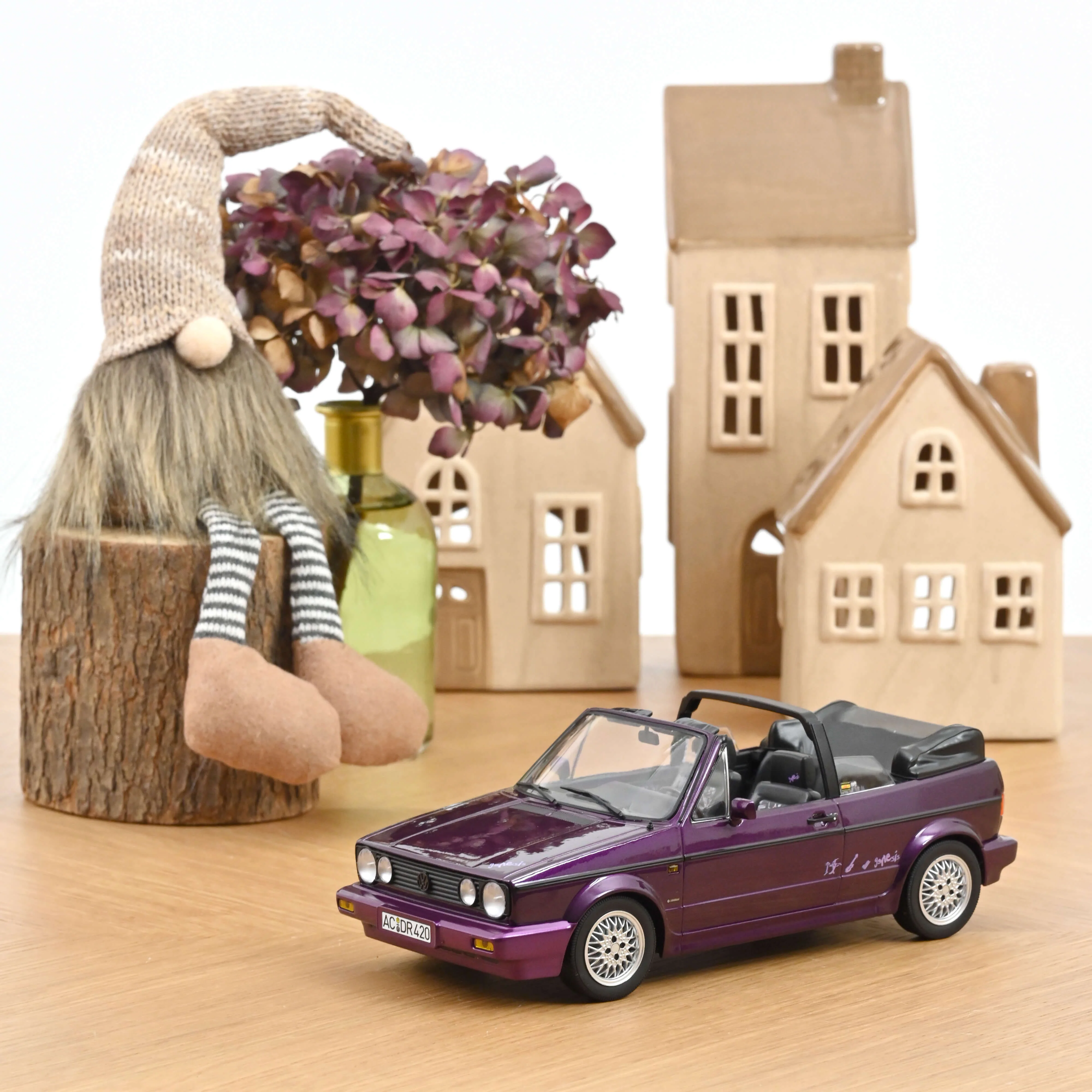 VW Golf Cabriolet 1992 Violet métallisé 1/18 - 500pcs