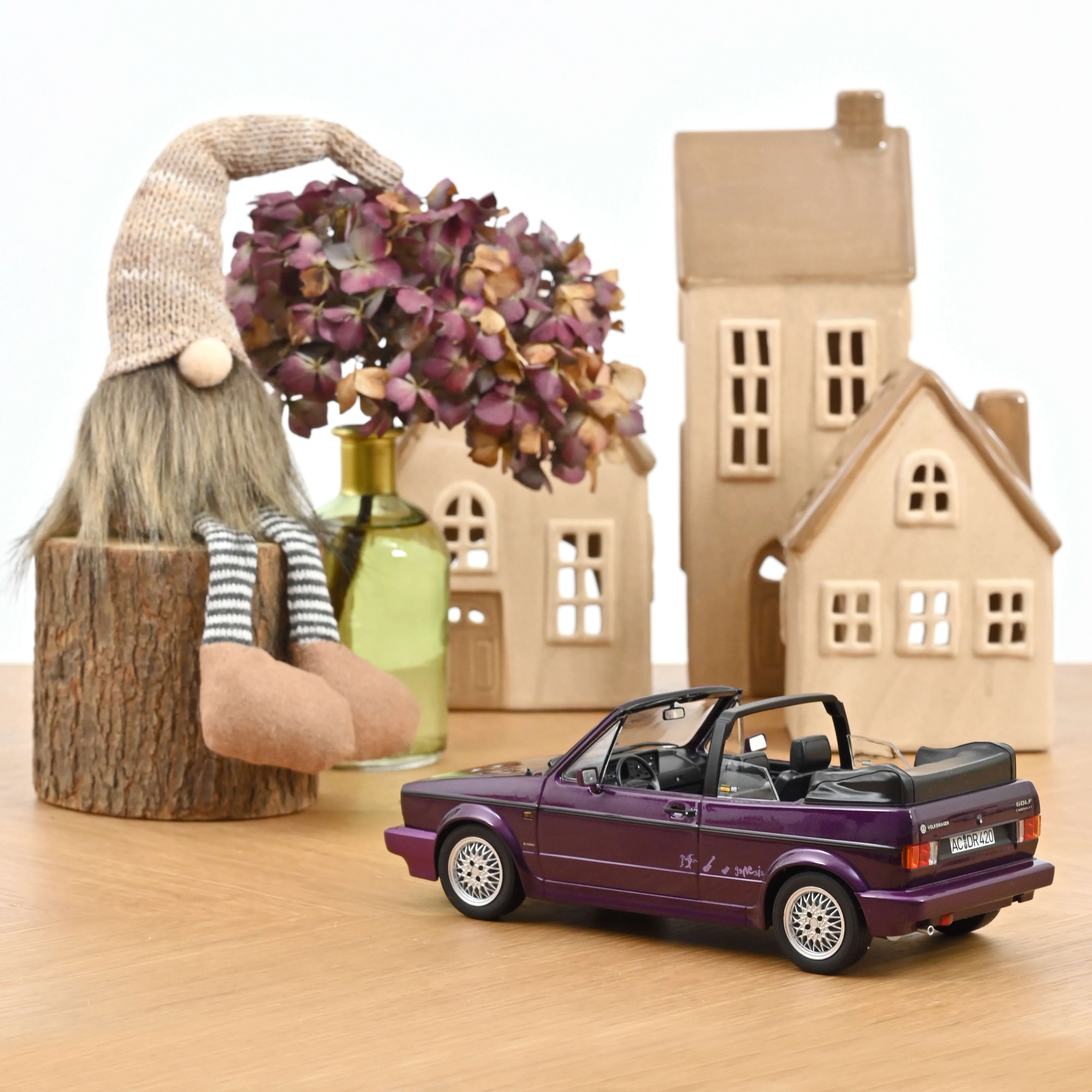 VW Golf Cabriolet 1992 Violet métallisé 1/18 - 500pcs - Image 2