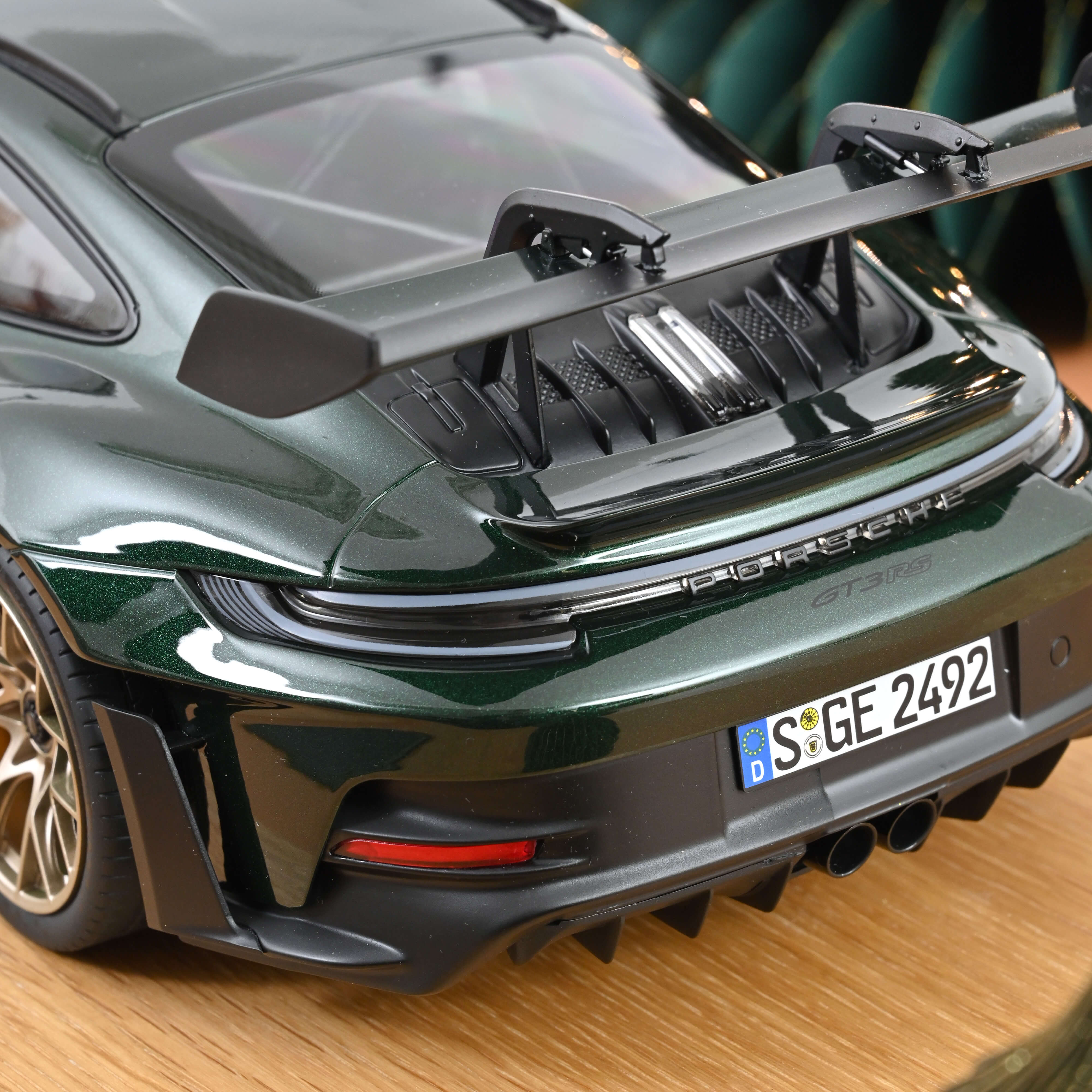 Porsche 911 GT3 RS 2022 Vert Jet métallisé et Noir 1/12 - Image 5