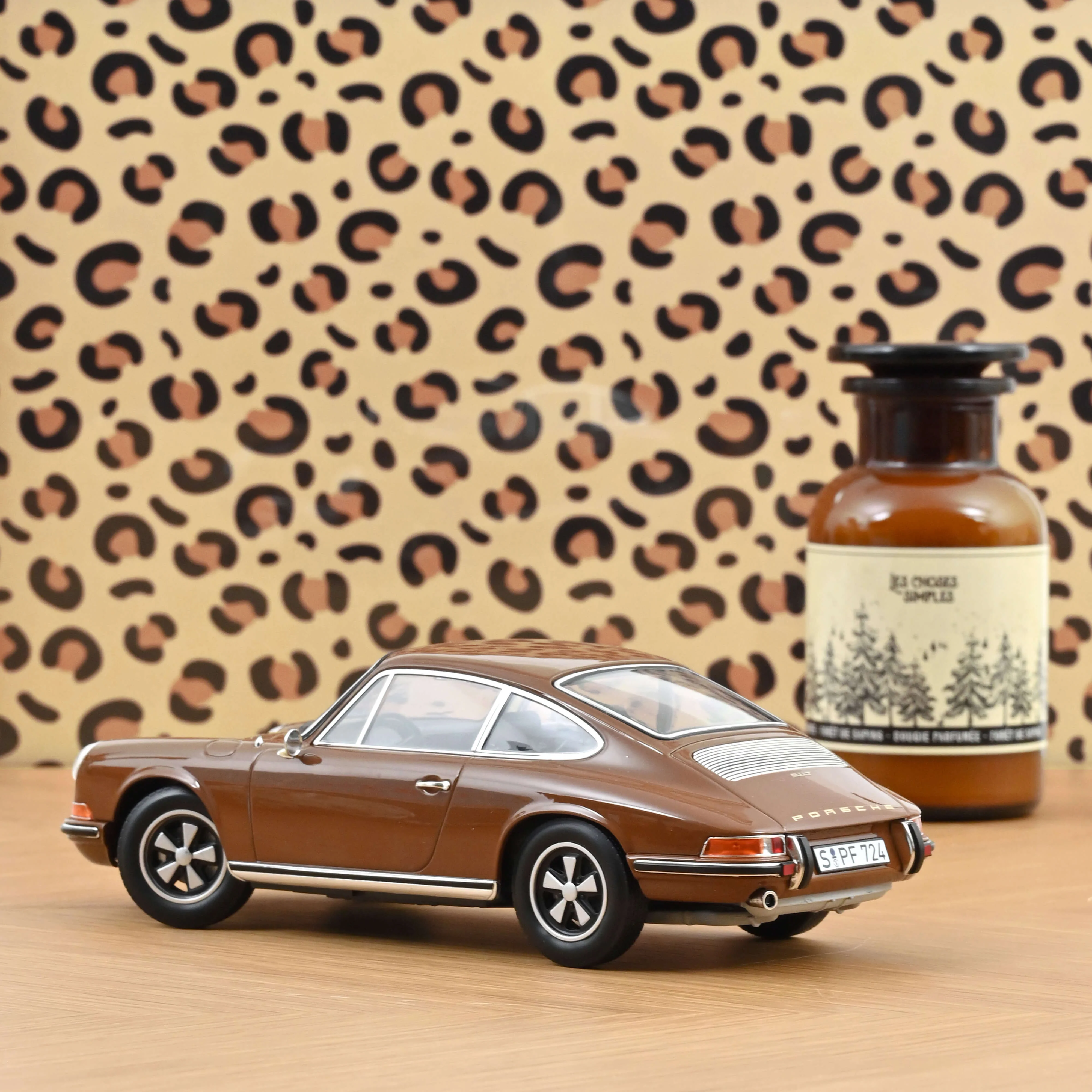 Porsche 911 T 1969 Brun Sépia 1/18 - 400pcs - Image 2
