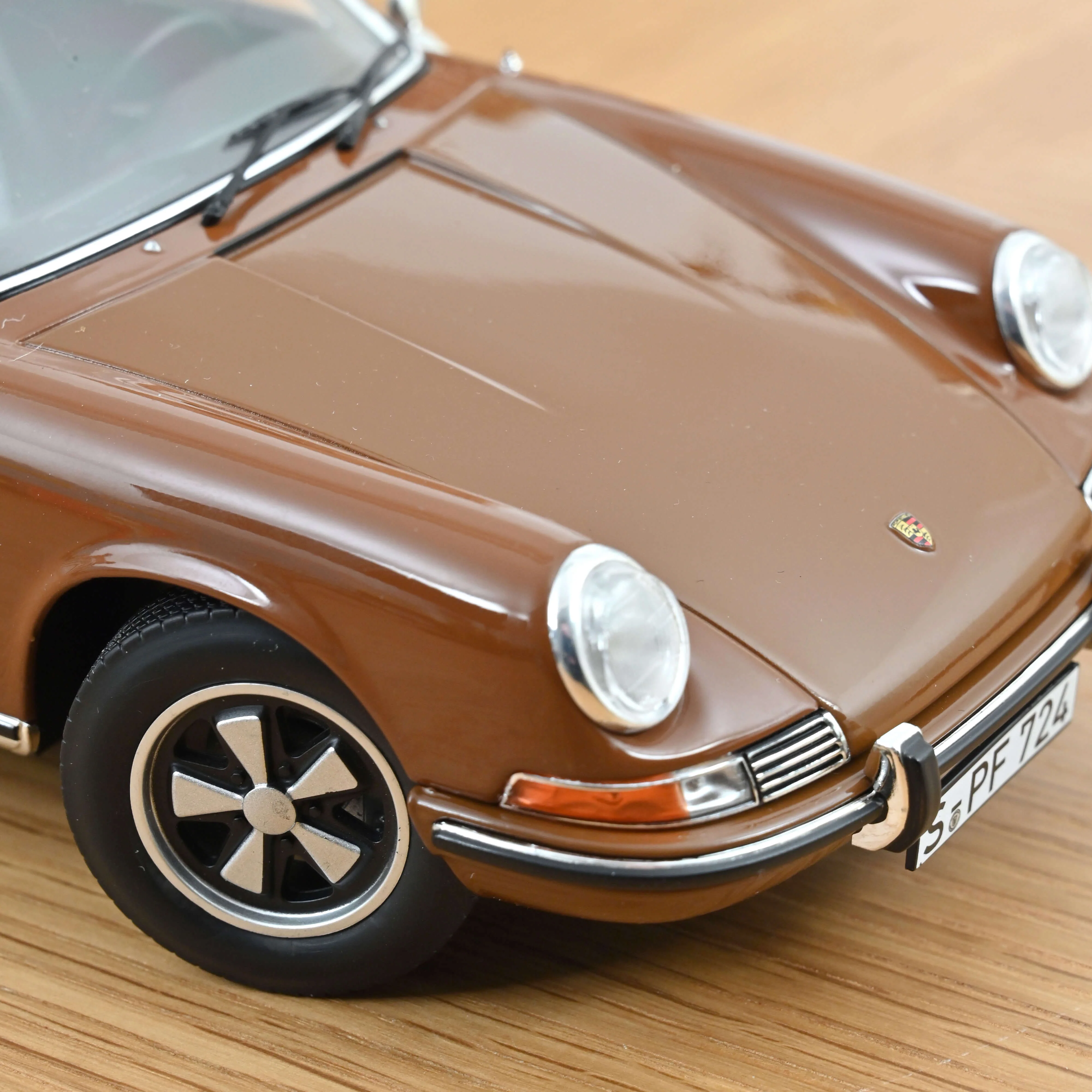 Porsche 911 T 1969 Brun Sépia 1/18 - 400pcs - Image 3