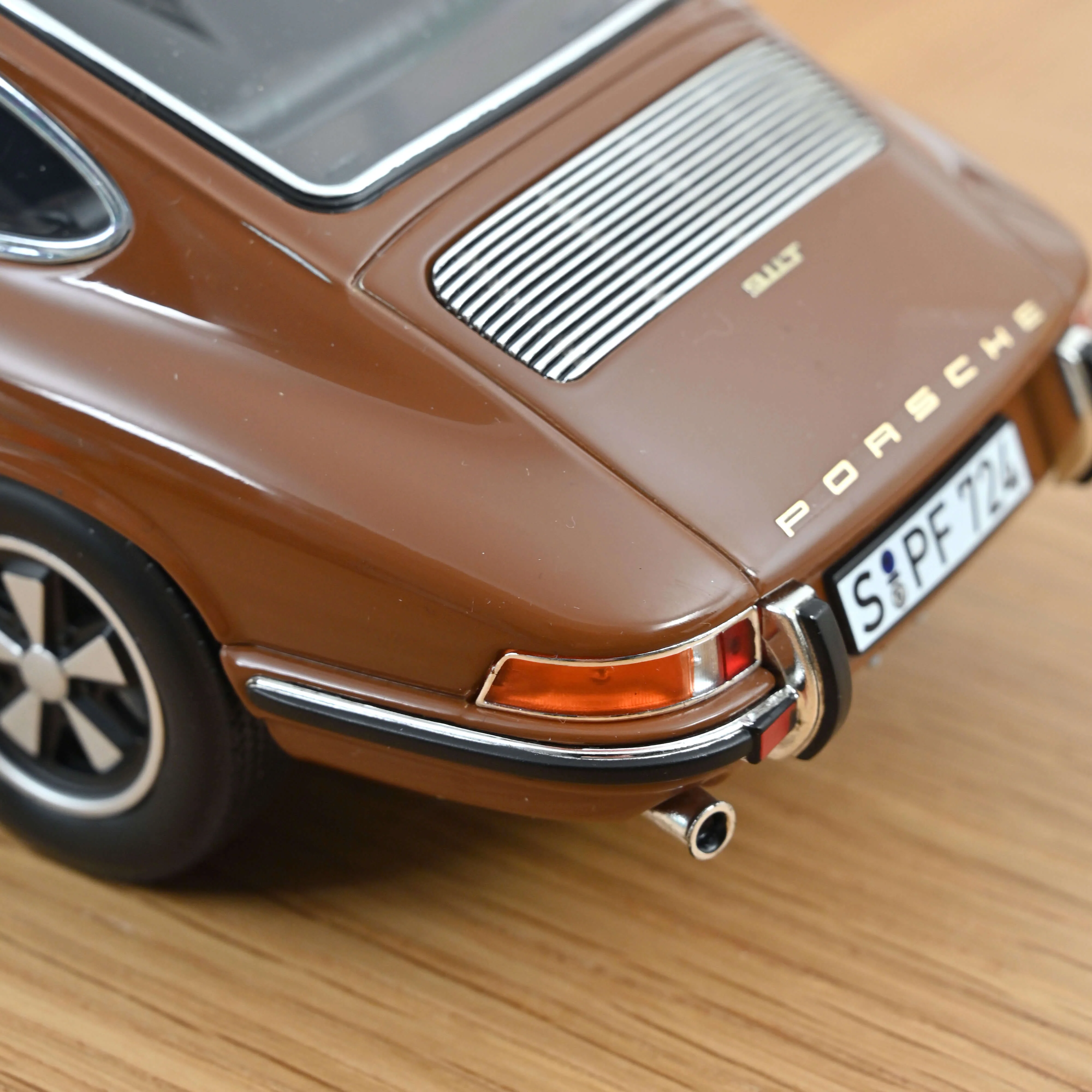 Porsche 911 T 1969 Brun Sépia 1/18 - 400pcs - Image 4