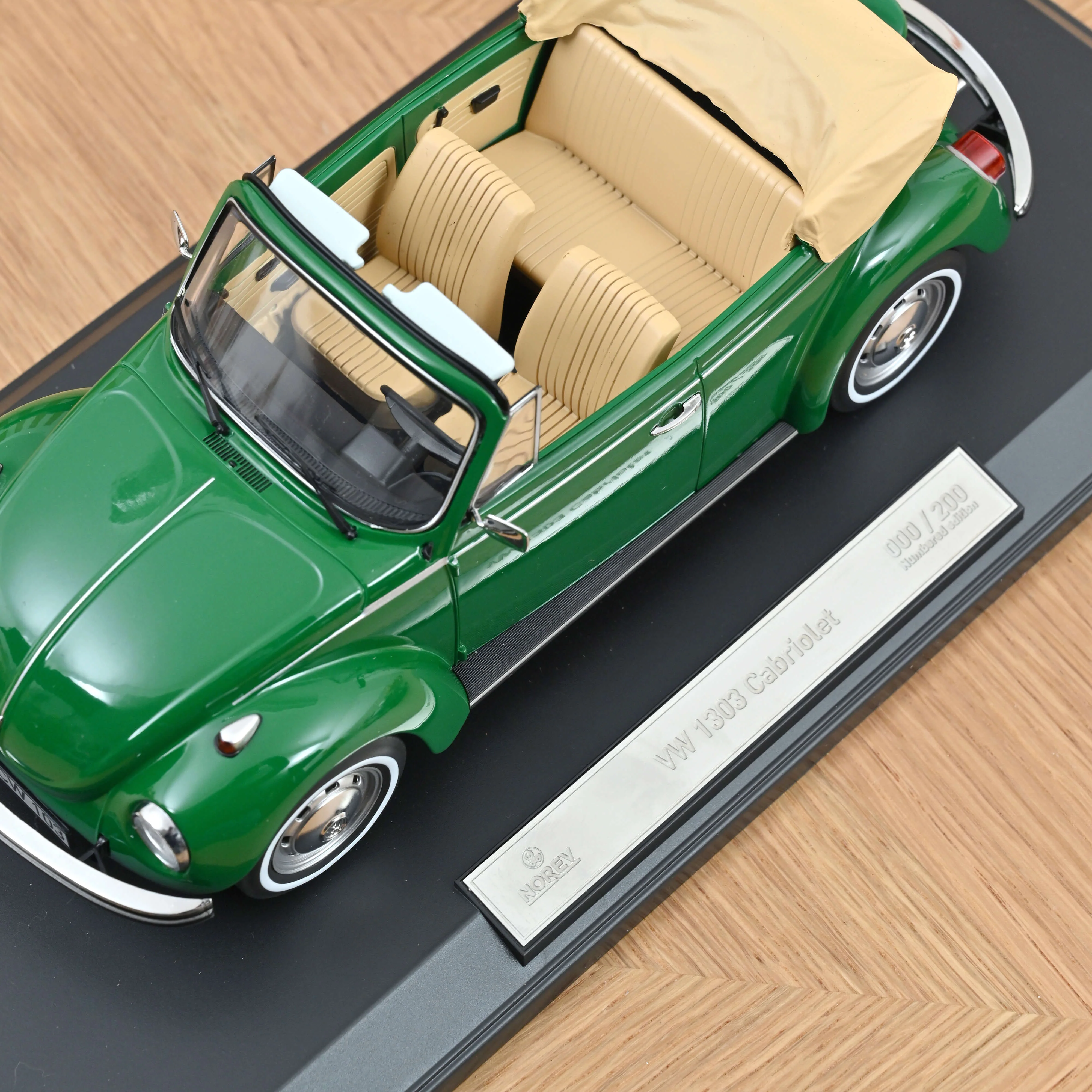 VW 1303 Cabriolet 1972 Vert Sambesi 1/18 - 200pcs - Image 5