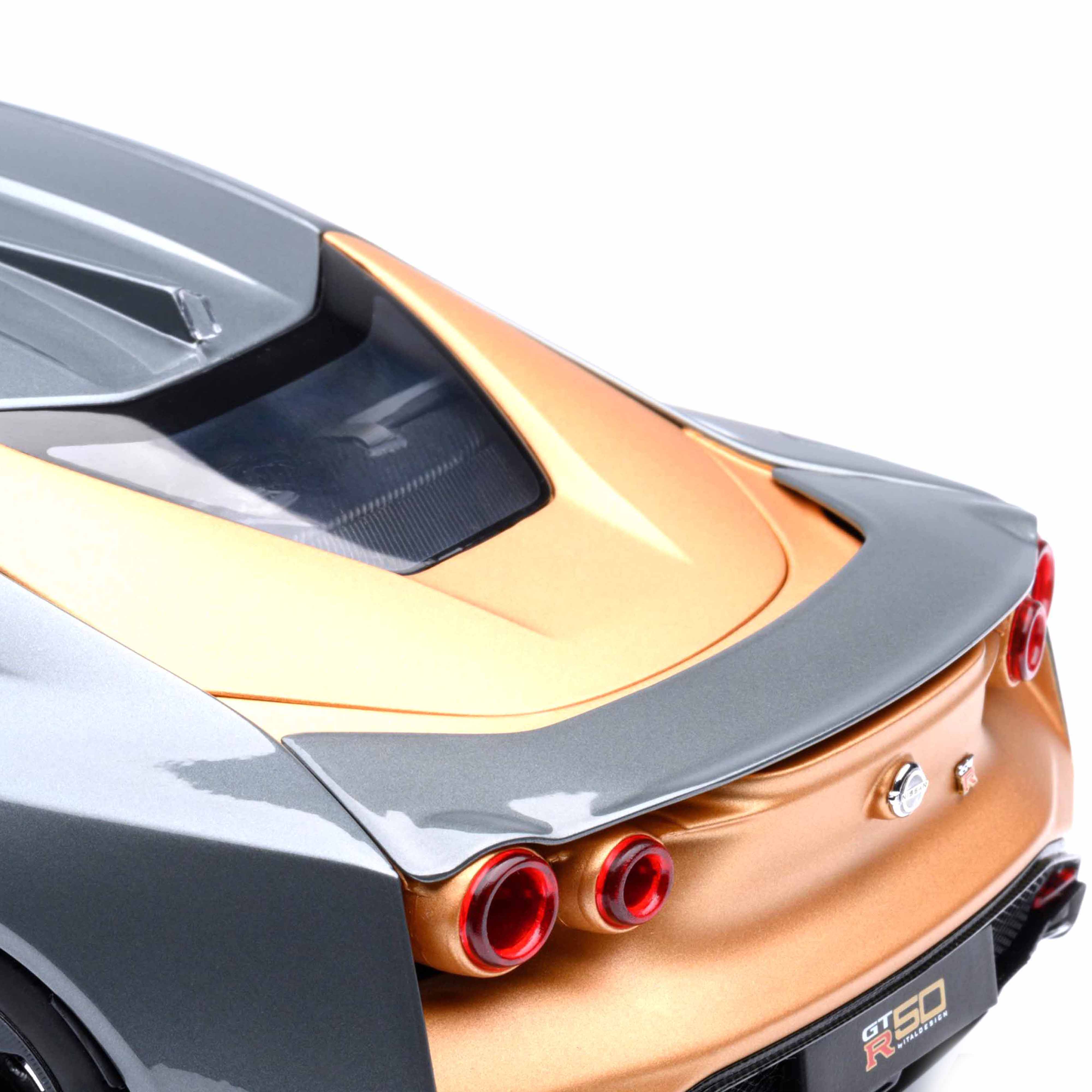 Nissan GT-R50 d'Italdesign Liquid Kinetic Argent/Sigma Or 1/18 - Image 15