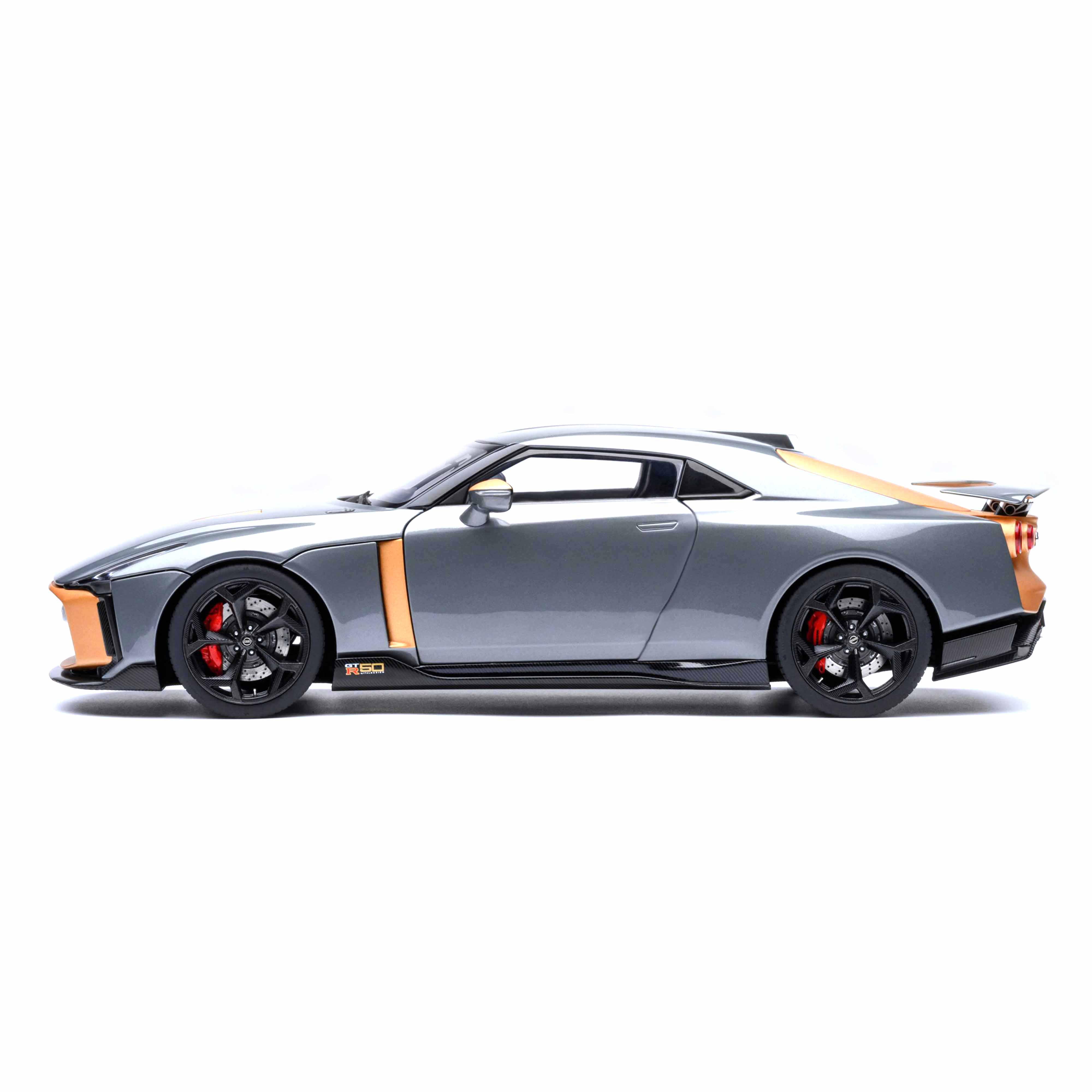 Nissan GT-R50 d'Italdesign Liquid Kinetic Argent/Sigma Or 1/18 - Image 2