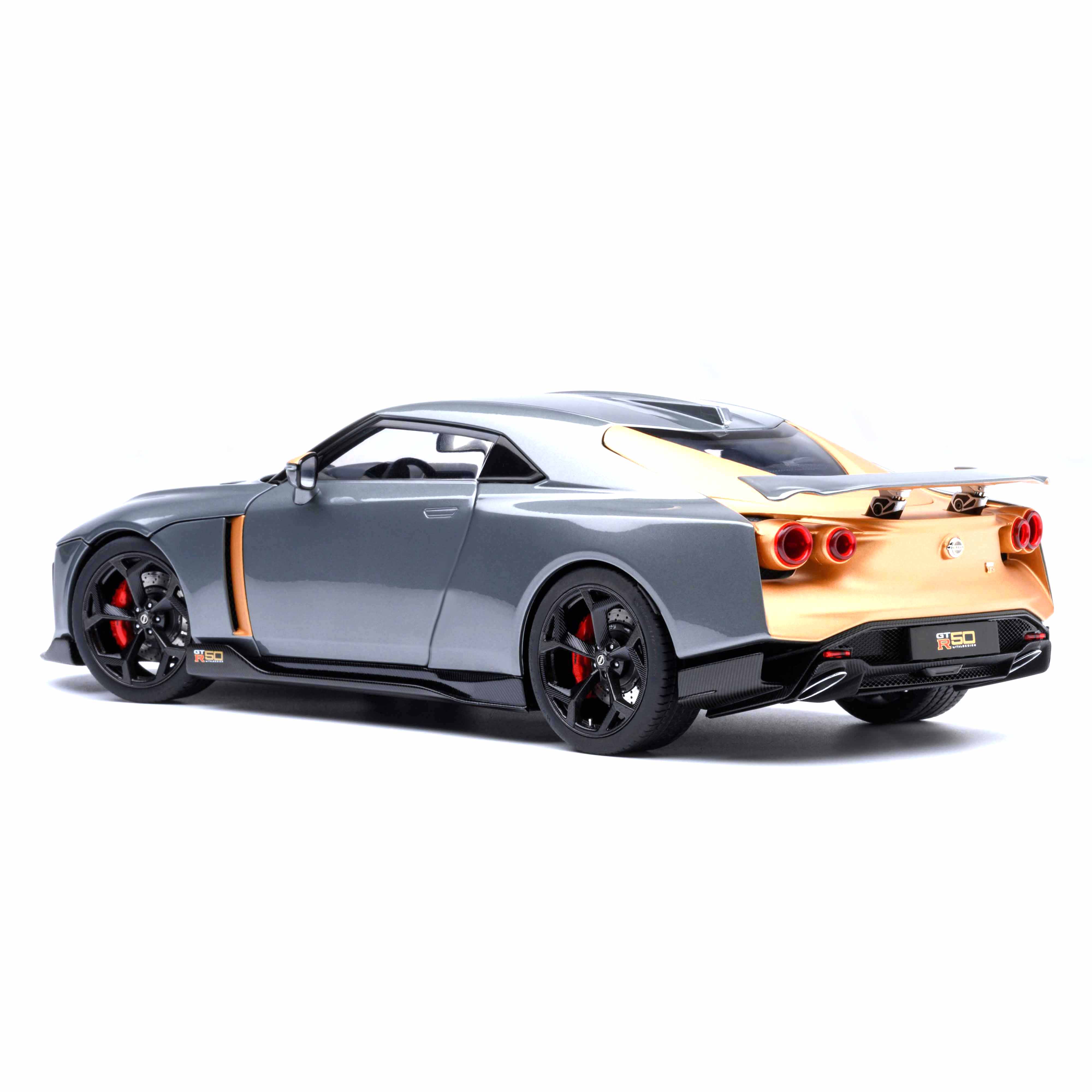 Nissan GT-R50 d'Italdesign Liquid Kinetic Argent/Sigma Or 1/18 - Image 3