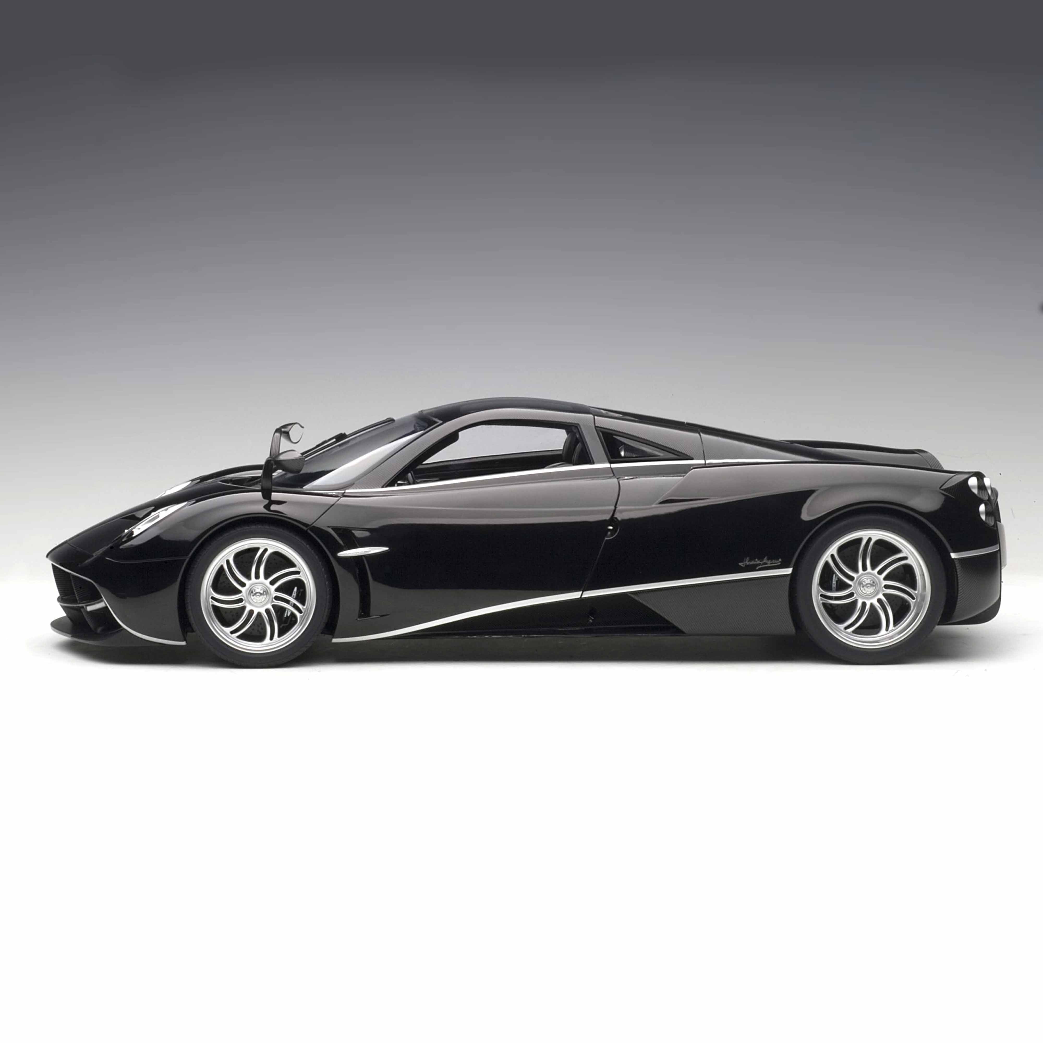 Pagani Huayra Noir 1/12 - Image 2