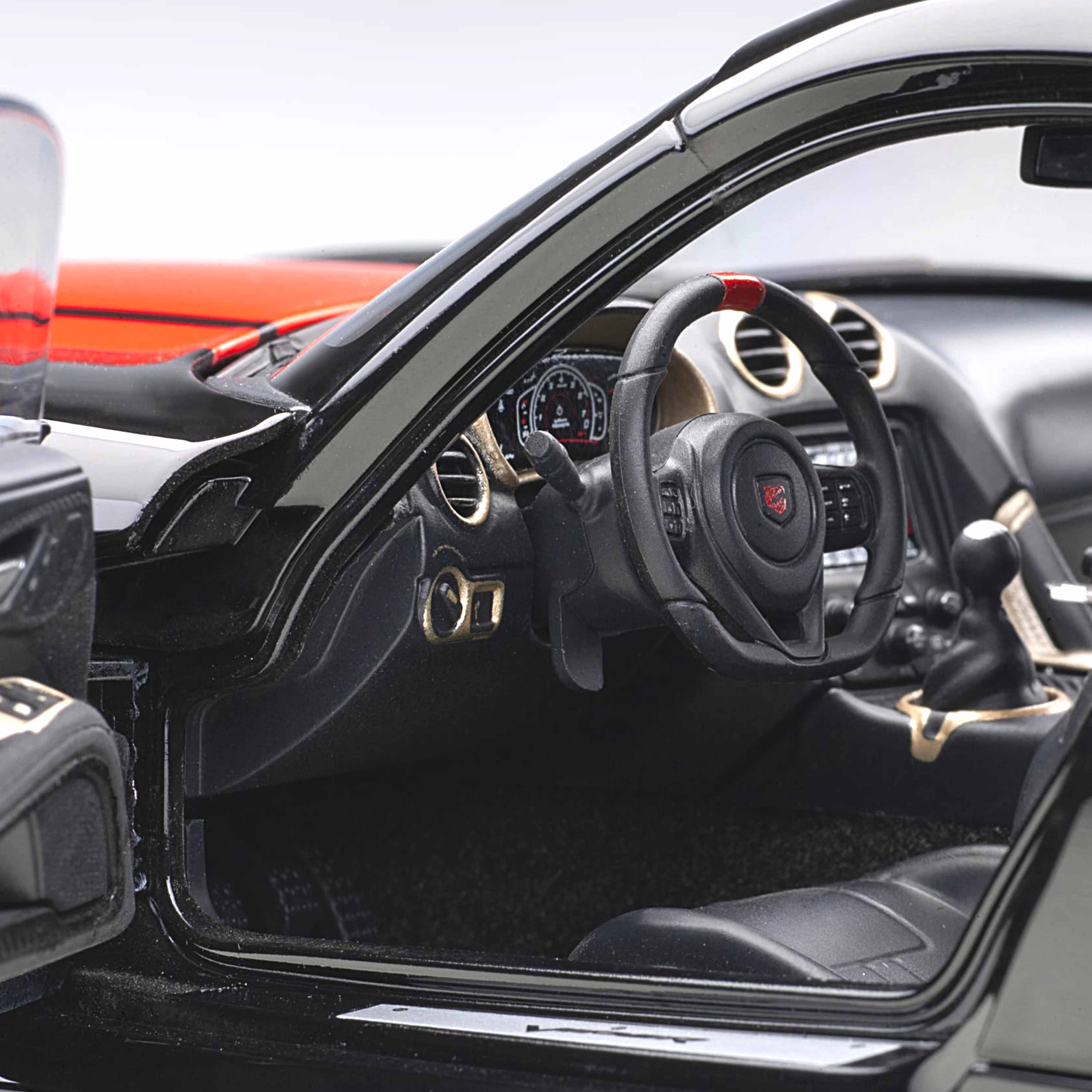 Dodge Viper ACR 2017 Venom Noir 1/18 - Image 8