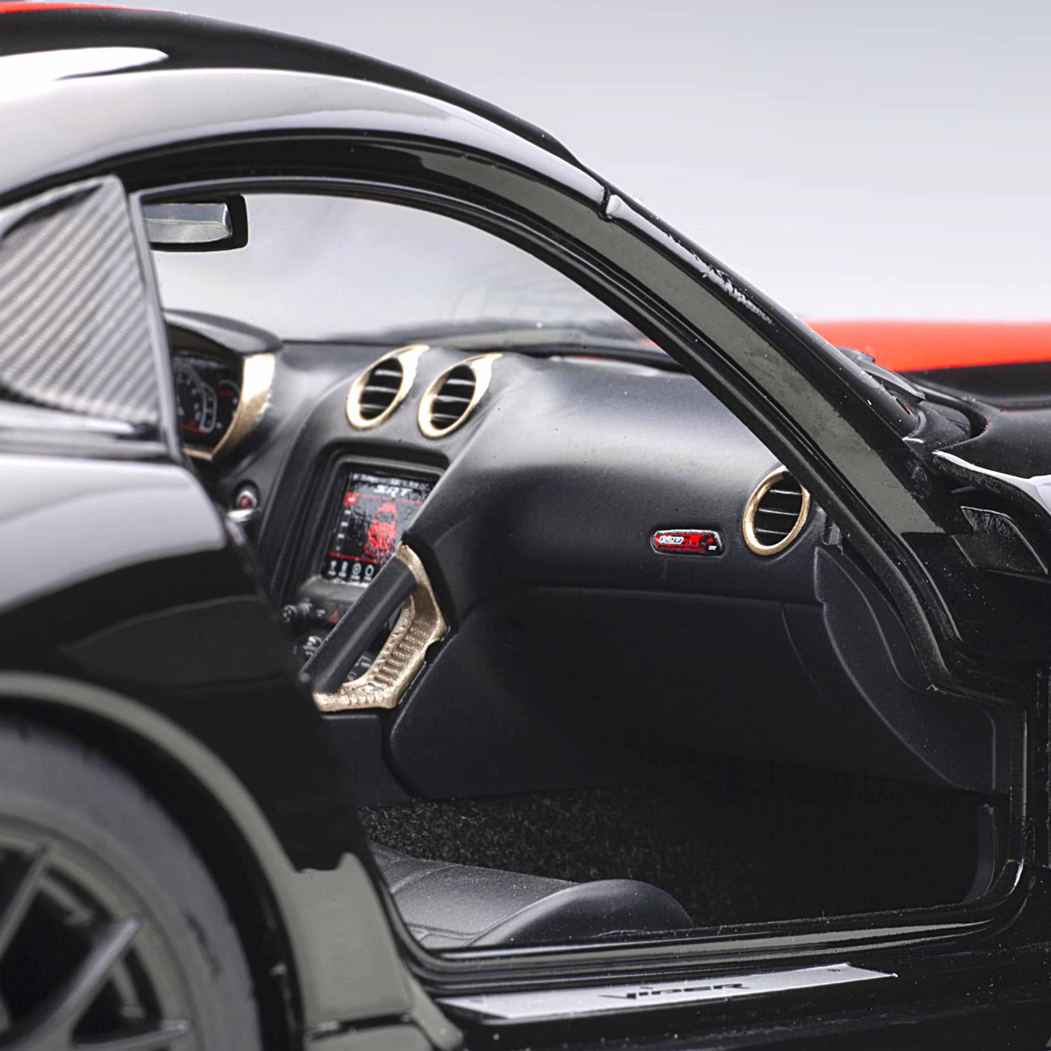 Dodge Viper ACR 2017 Venom Noir 1/18 - Image 9