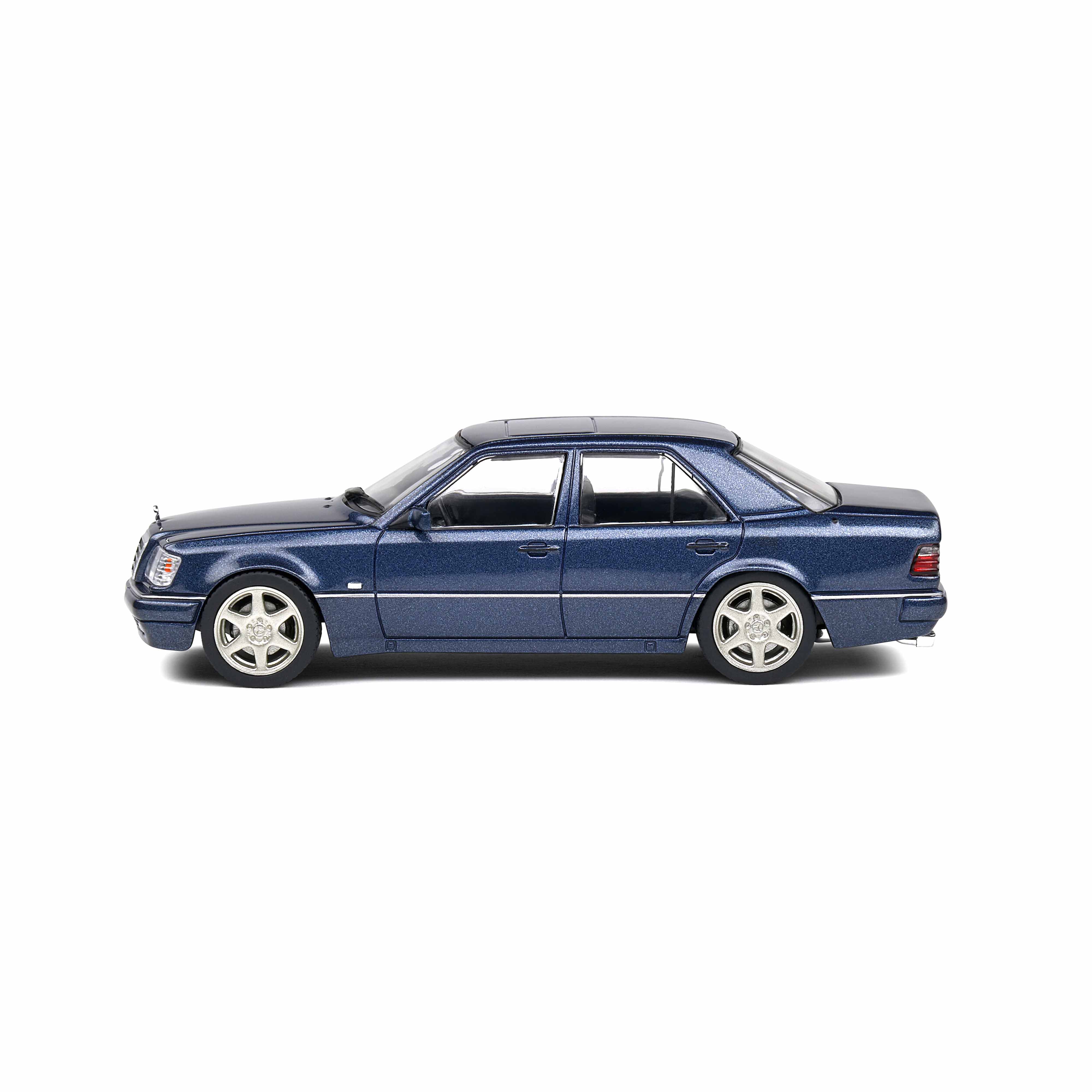 Mercedes-Benz W124 E60 AMG Bleu Nautique 1994 1/43 - Image 2