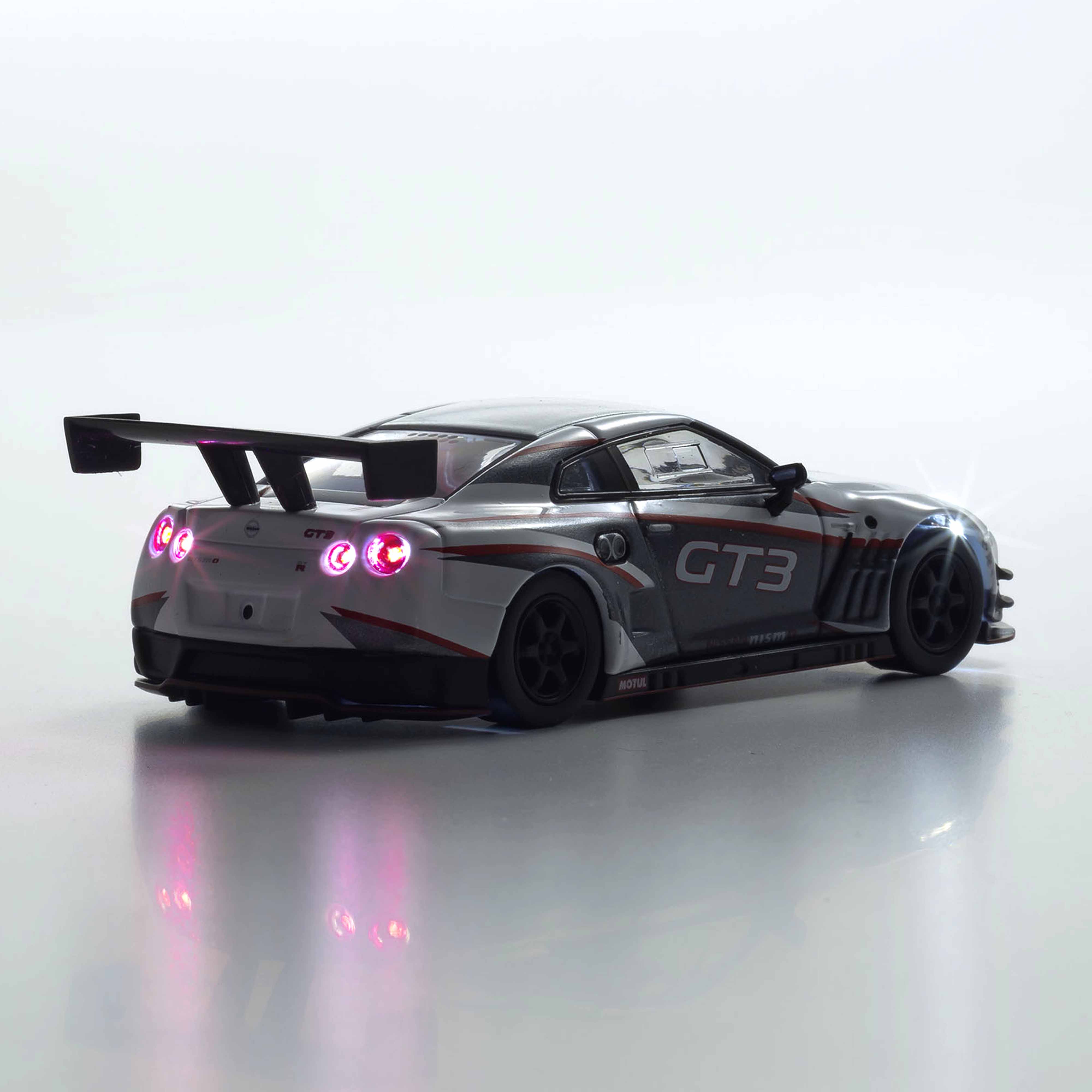 Nissan GT-R NISMO GT3 Présentation Blanche (avec LED) 1/64 - Image 4