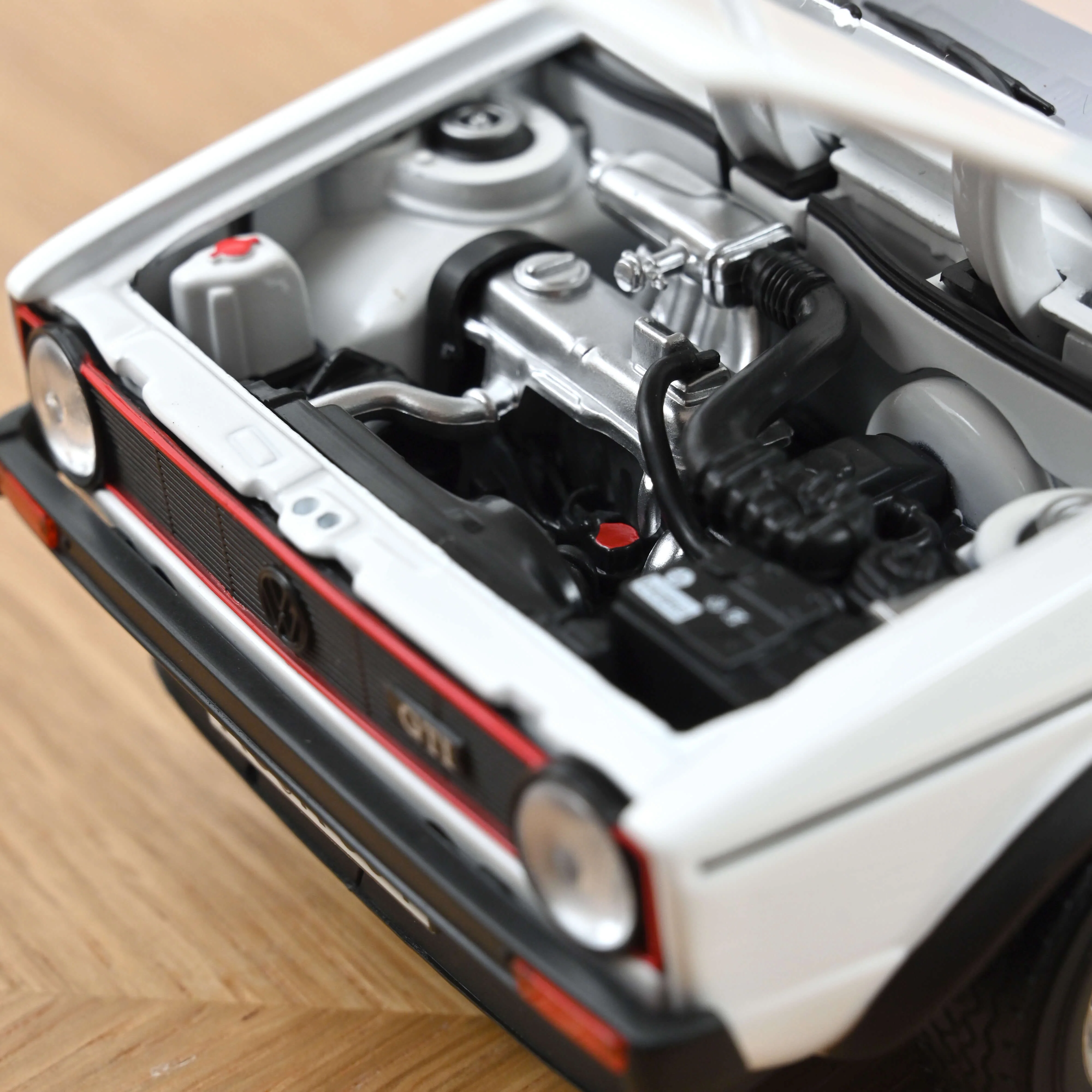 VW Golf GTI 1976 Blanc alpin 1/18 - Image 4