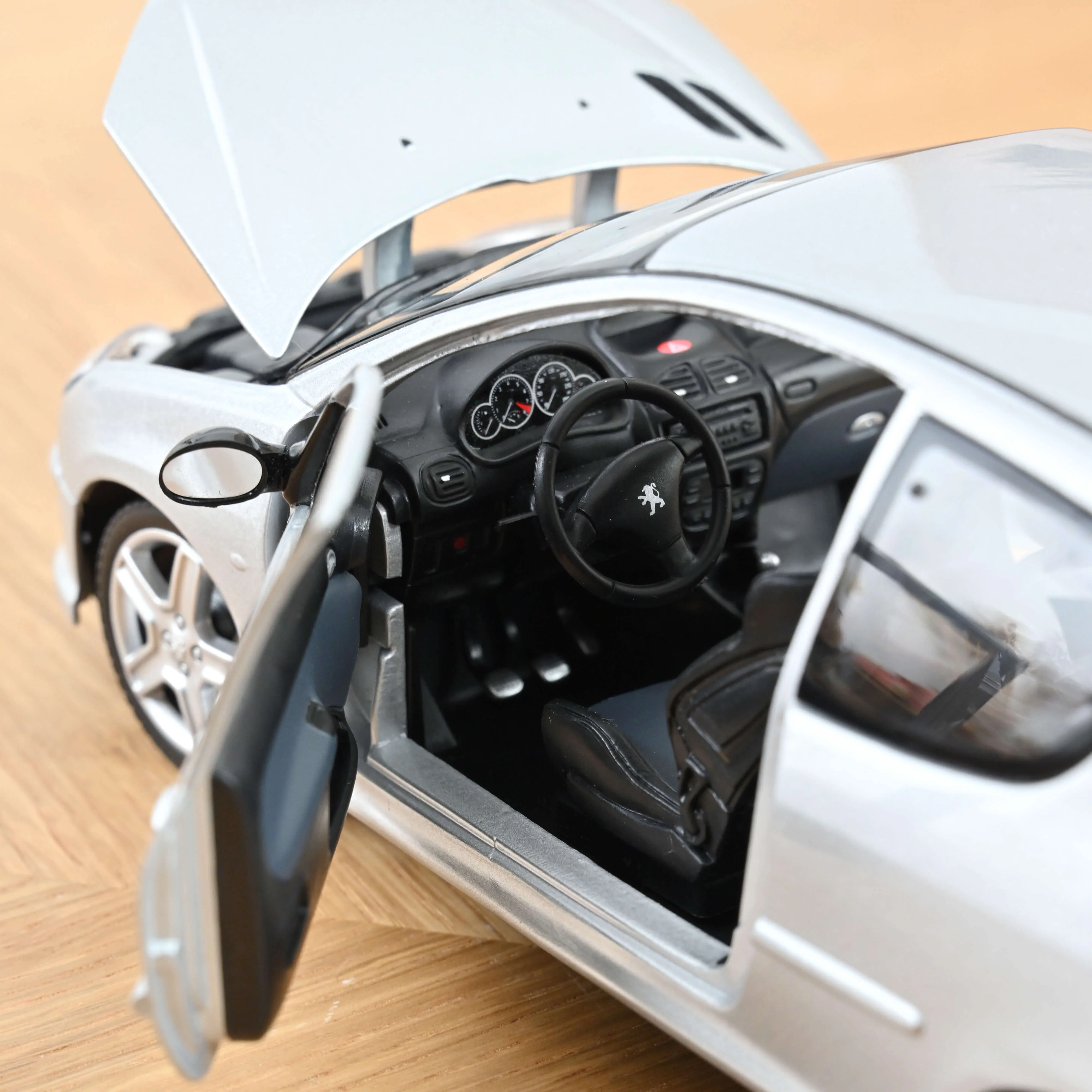 Peugeot 206 RC 2003 Argent Aluminium 1/18 - Image 4