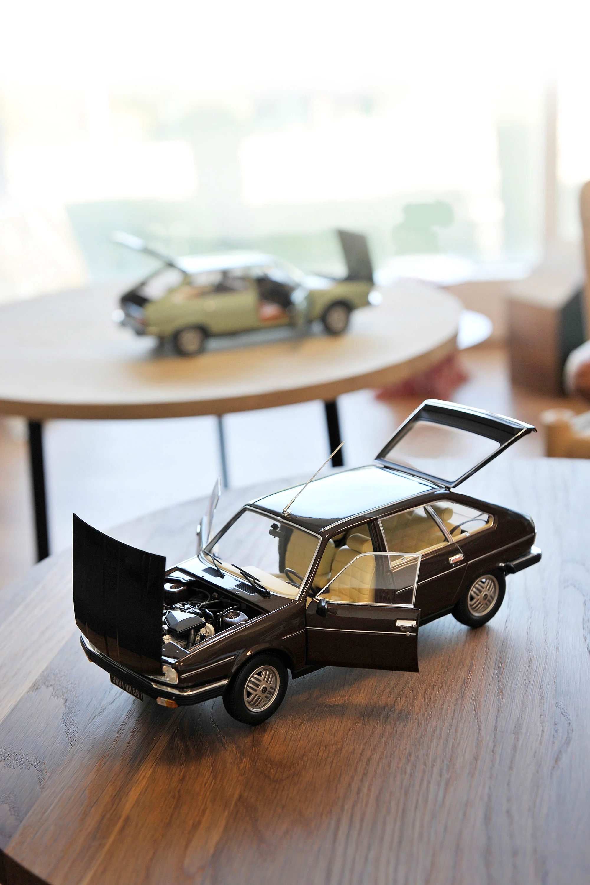 Renault 30 TX 1981 Brun bronze métallisé 1/18 - Image 3