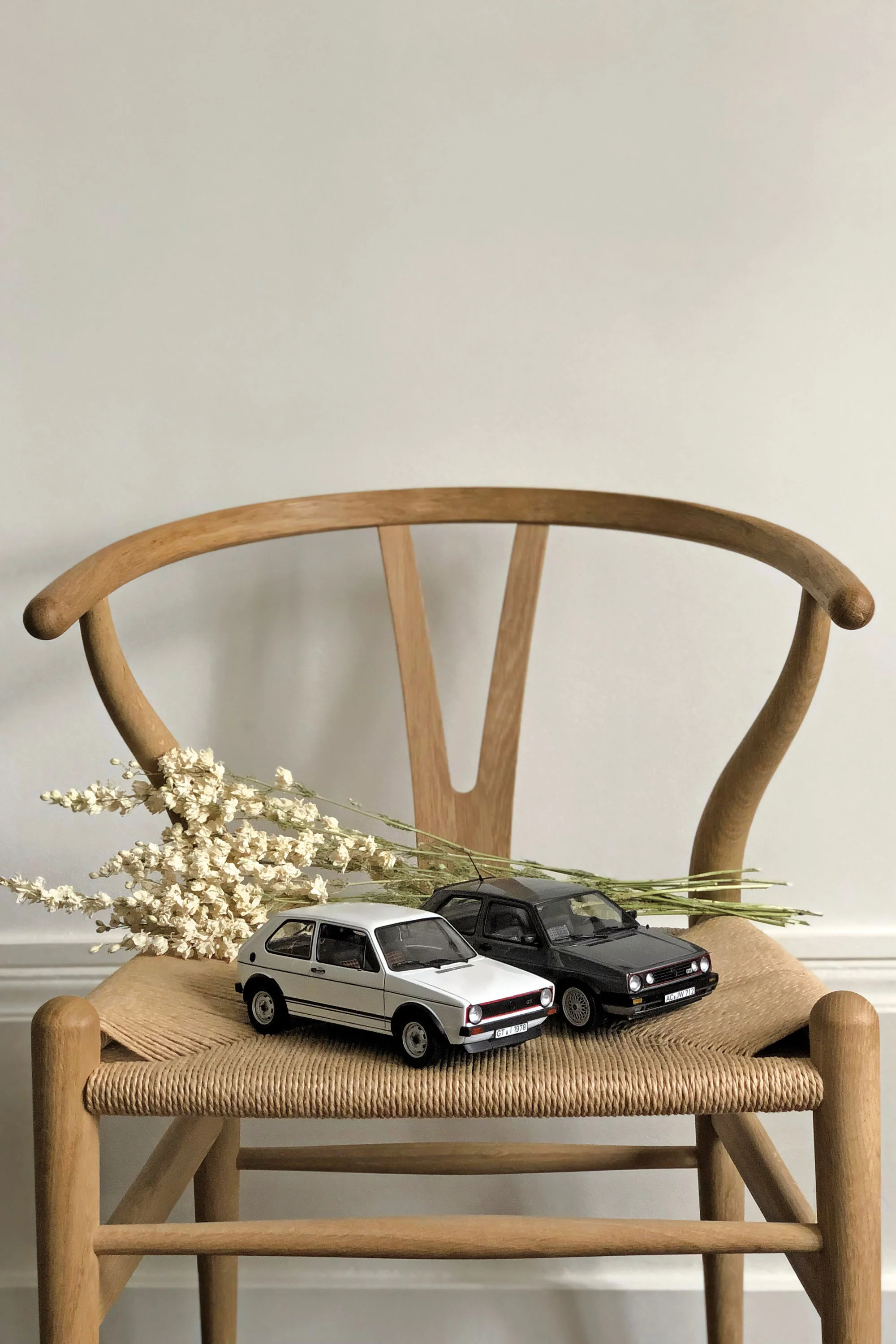 VW Golf GTI 1990 Gris métallisé 1/18 - Image 3