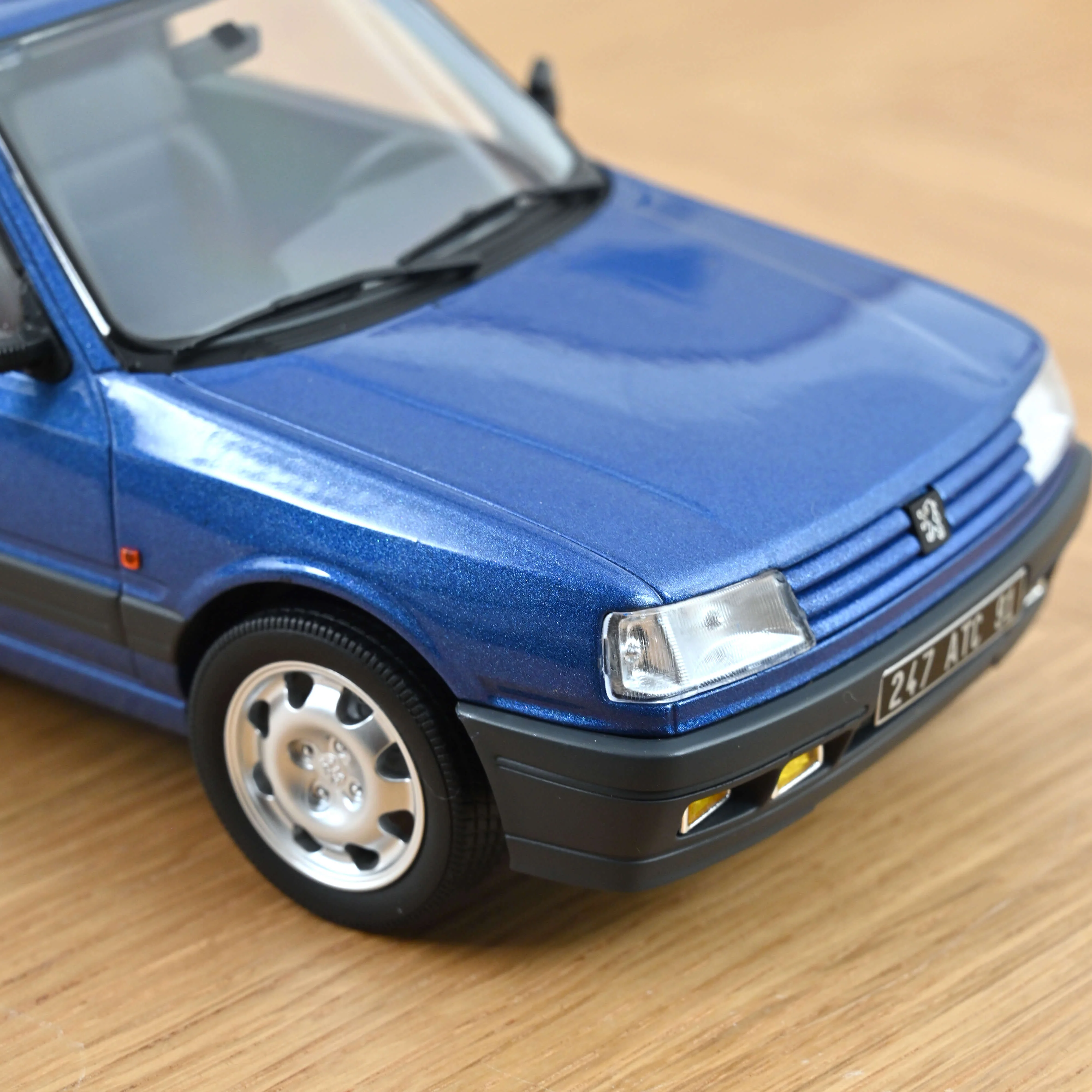 Peugeot 309 GTi 16 1991 Bleu Miami 1/18 - Image 3