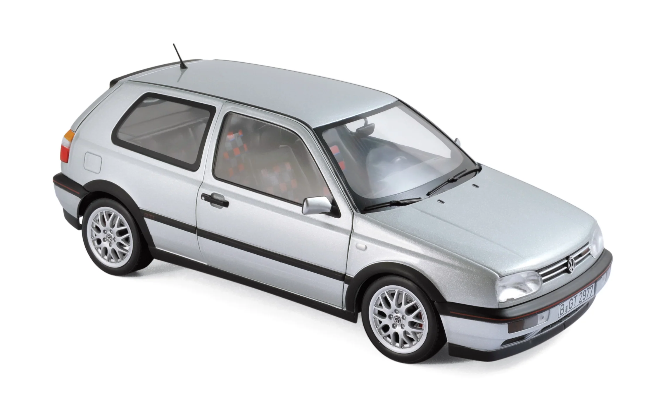 VW Golf GTI « 20ème anniversaire » 1996 Argent 1/18