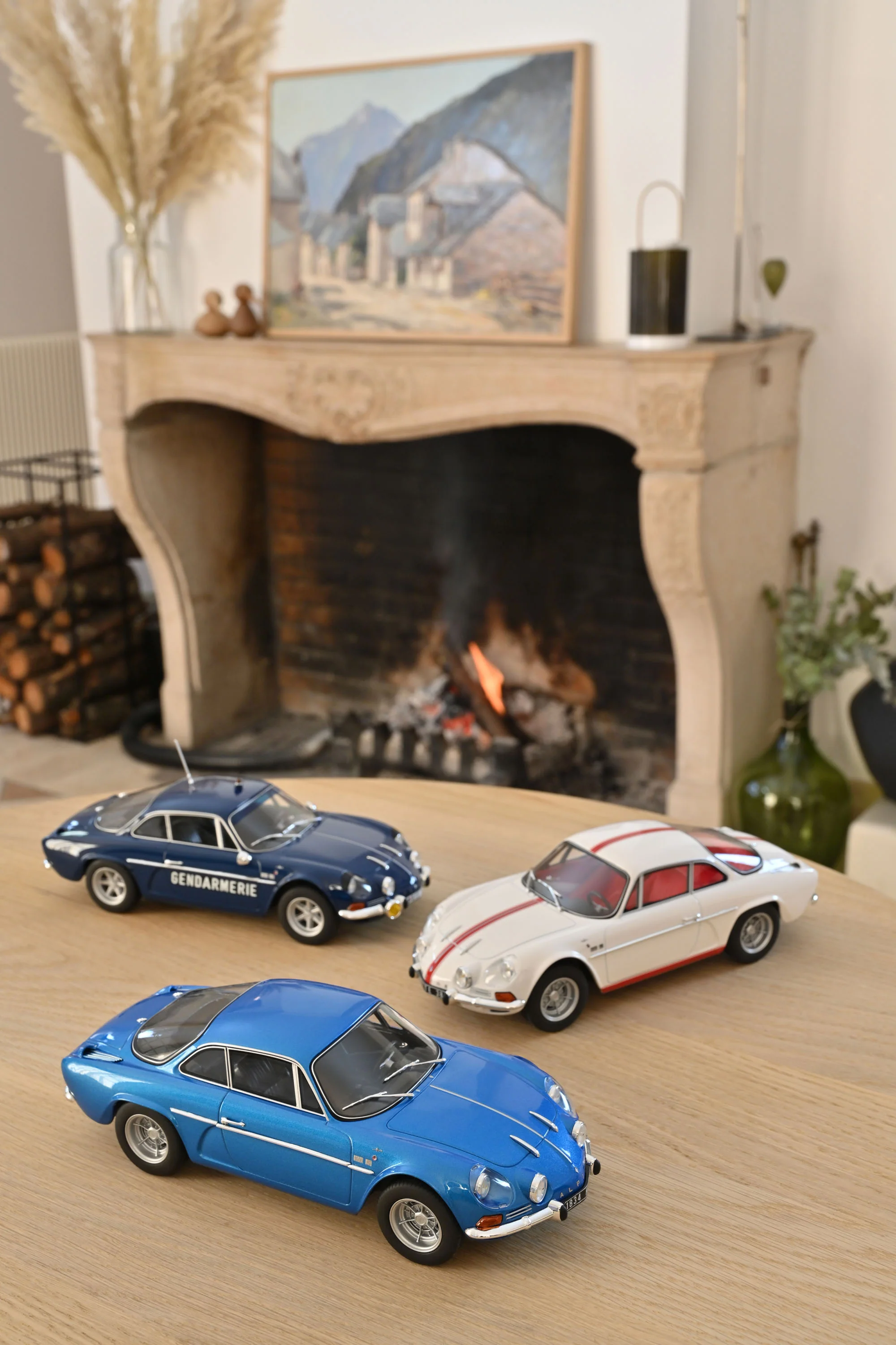 Alpine A110 1600S 1971 Blanc avec déco rouge 1/18 - Image 3