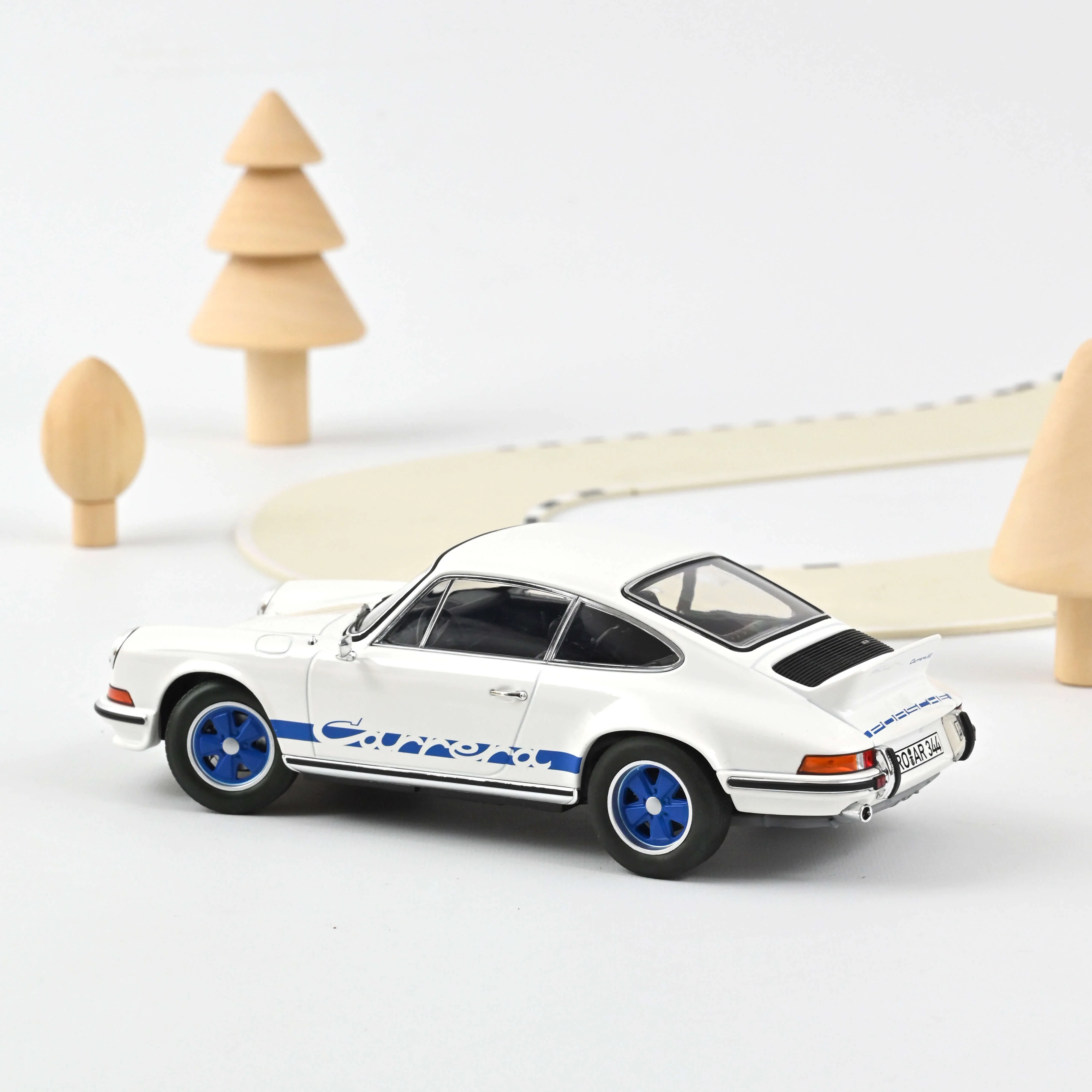 Porsche 911 RS 1973 Blanc&Blue deco 1/18 - 200pcs - Image 2