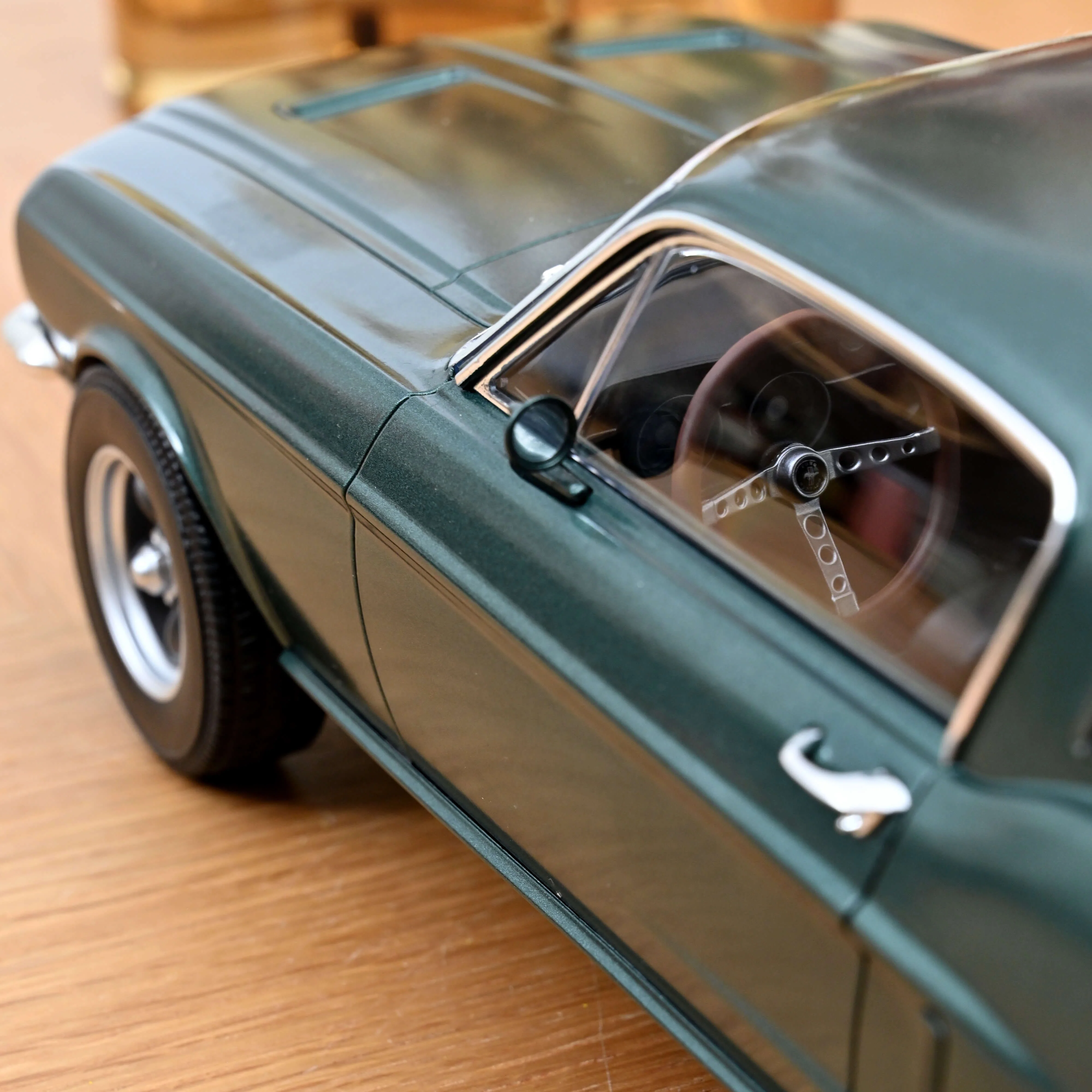Ford Mustang Fastback 1968 Vert Satin métallisé 1/12 - Image 3