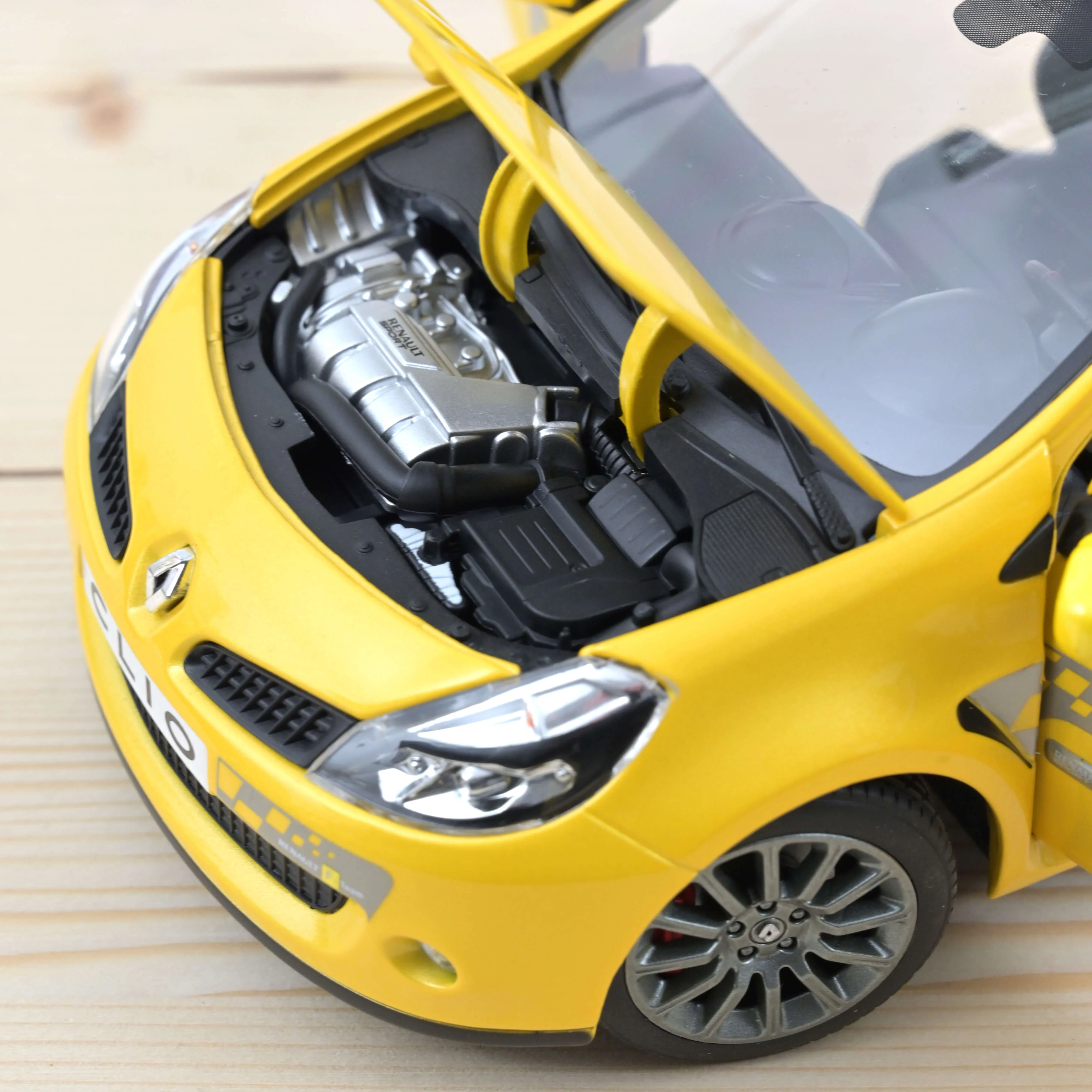 Renault Clio R.S. F1 Equipe 2007 Jaune Sirius 1/18 - Image 3