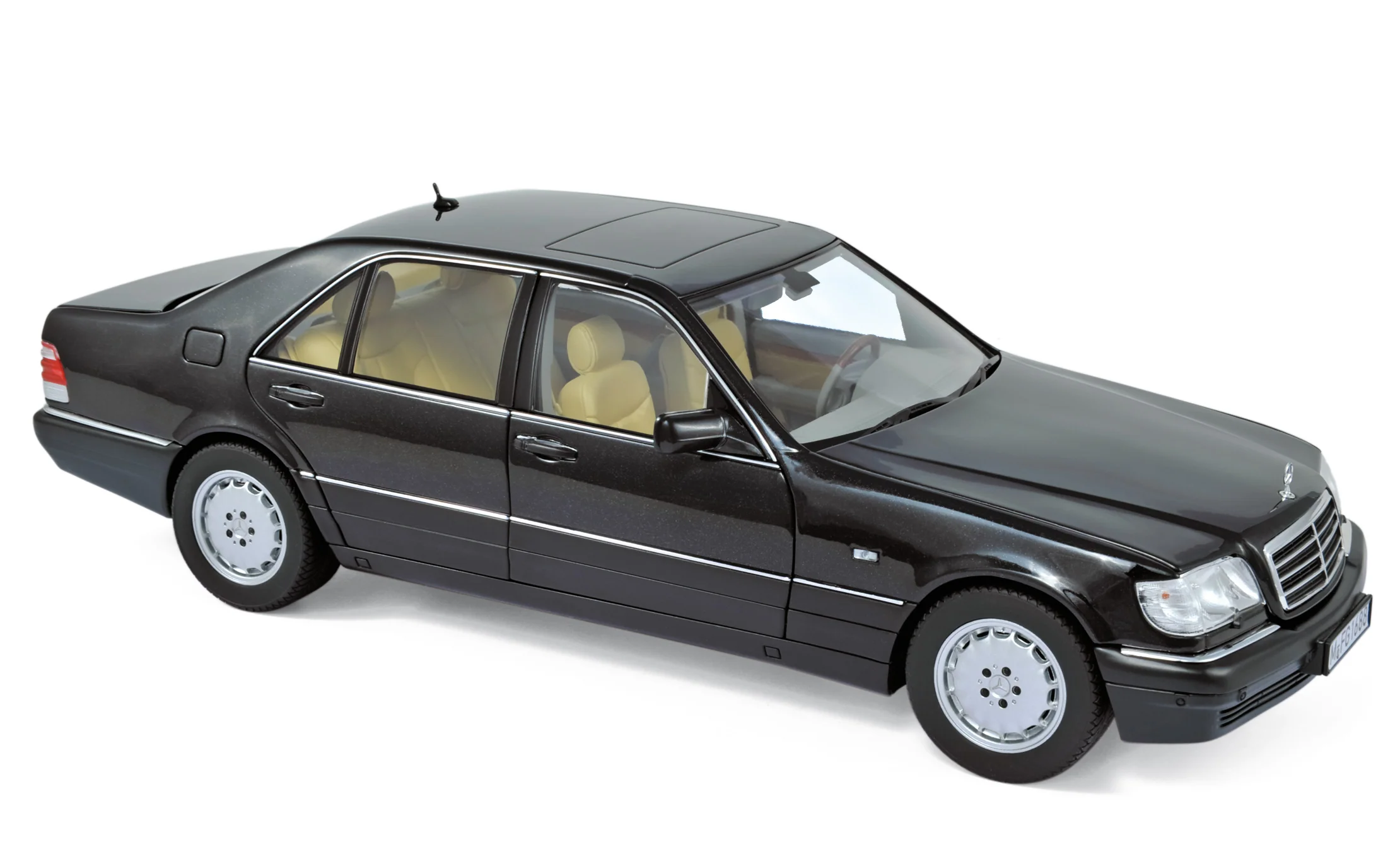 Mercedes-Benz S320 1997 Noir métallisé 1/18