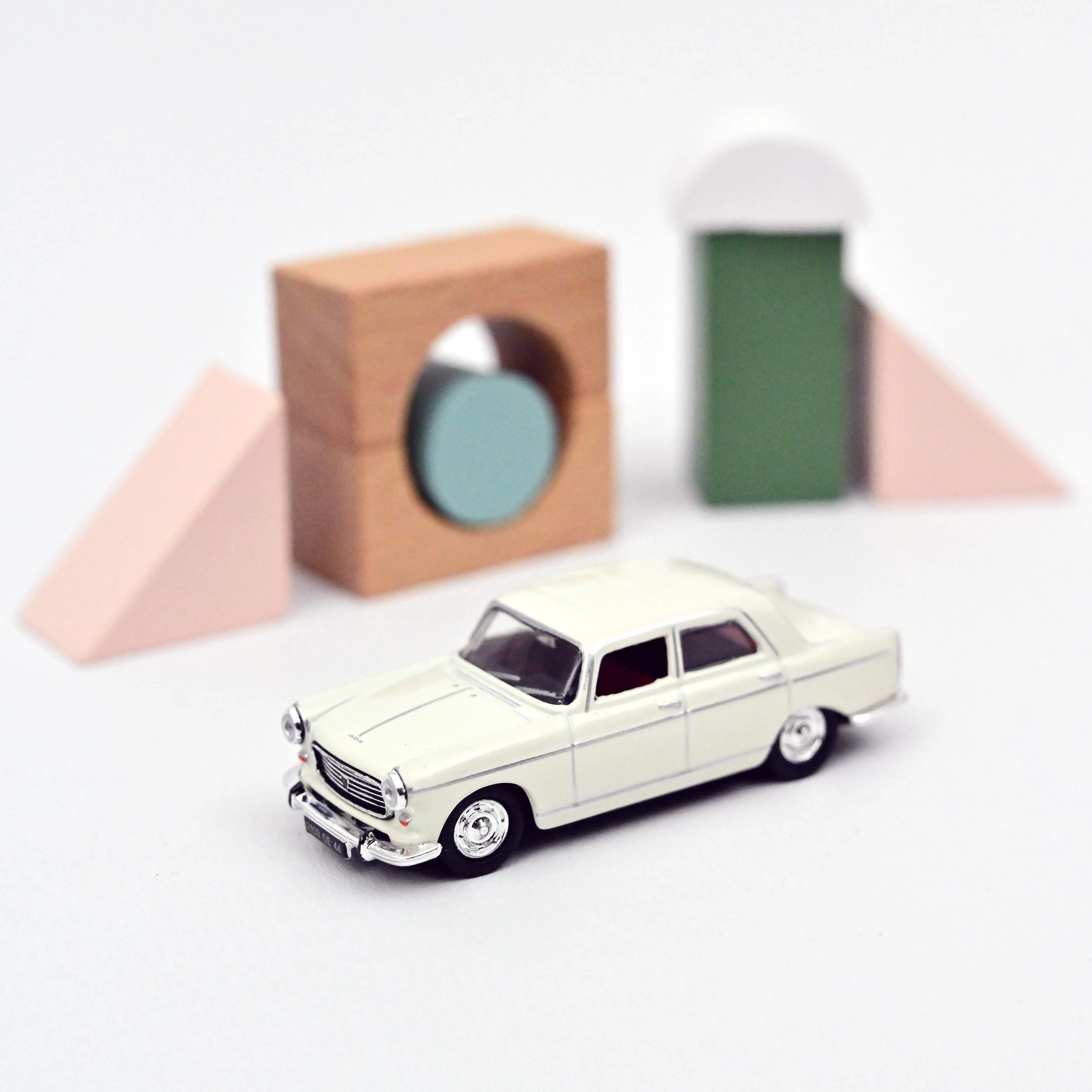 Peugeot 404 1968 Courchevel Blanc 1/87