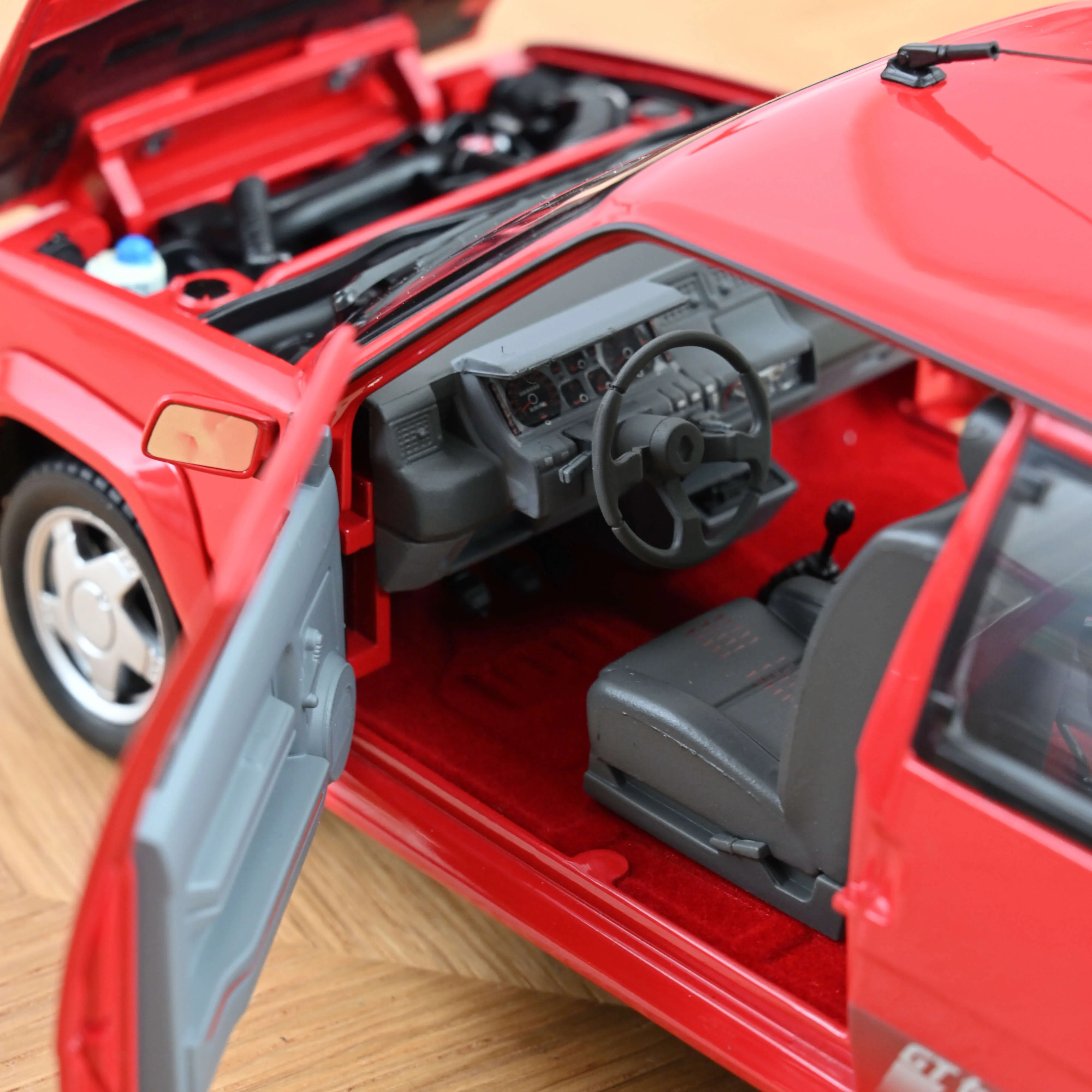 Renault SuperCinq GT Turbo Ph II 1989 Rouge 1/18 - Image 4