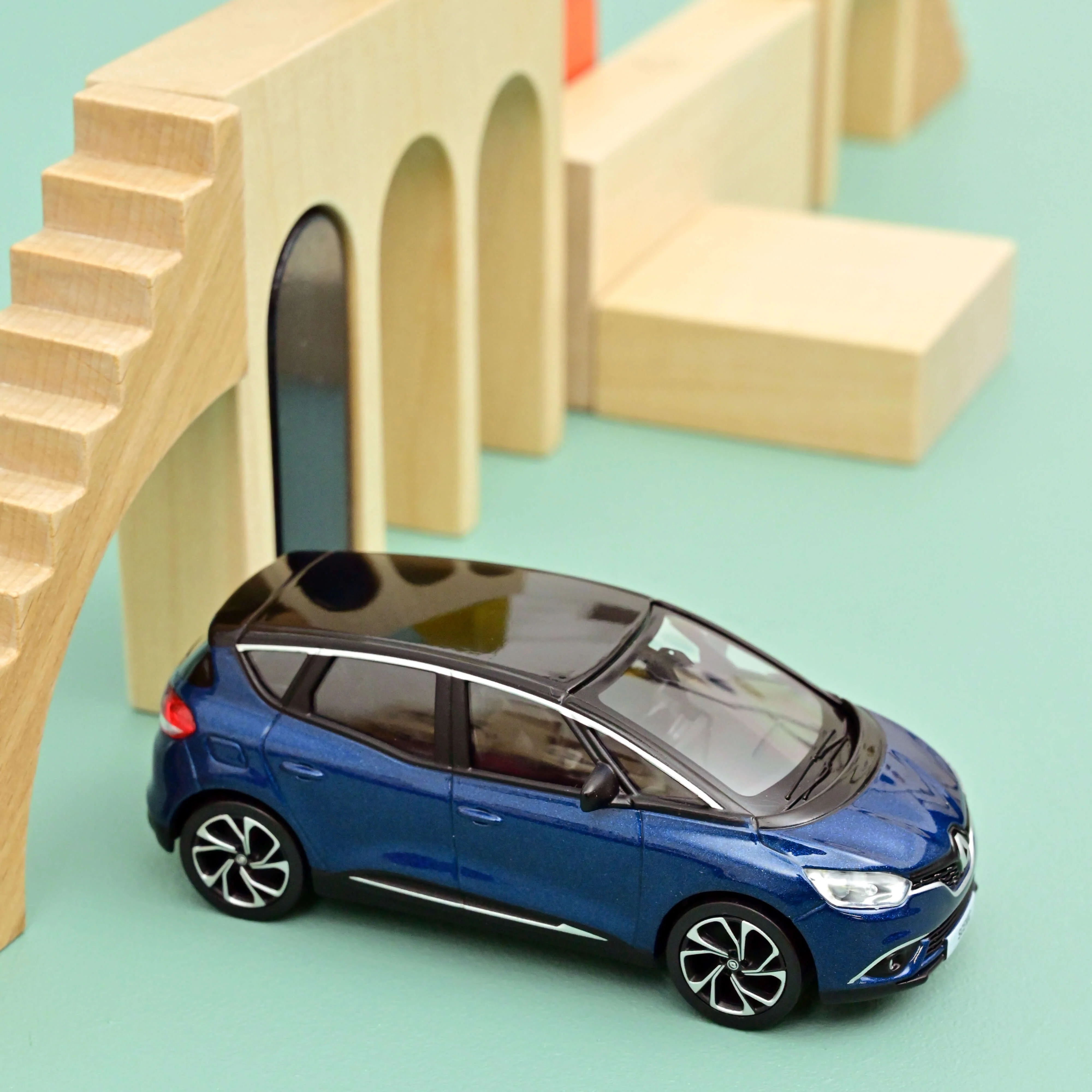 Renault Scénic 2016 Bleu Cosmos et Noir 1/43