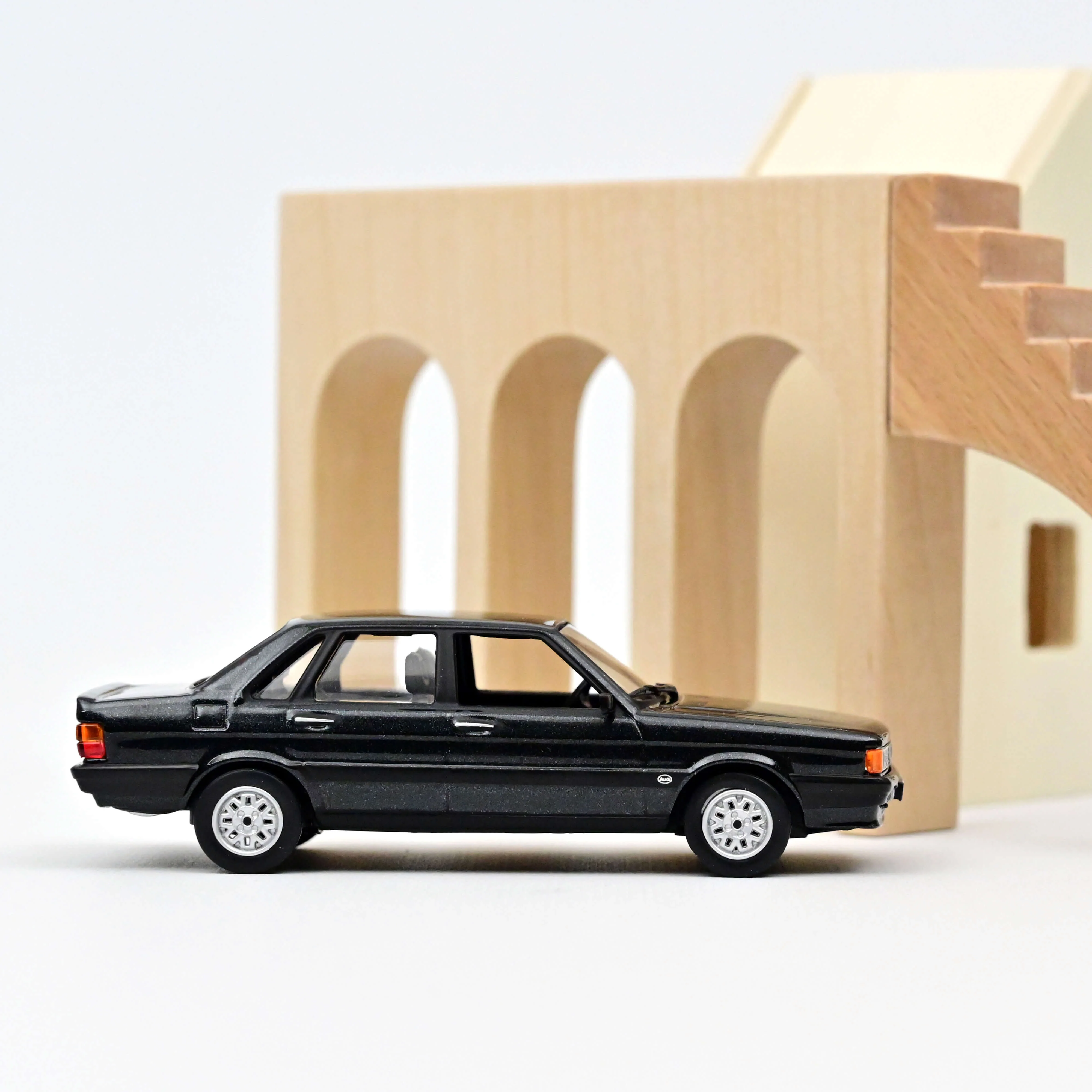 Audi 80 Quattro 1985 Gris foncé métallisé 1/43