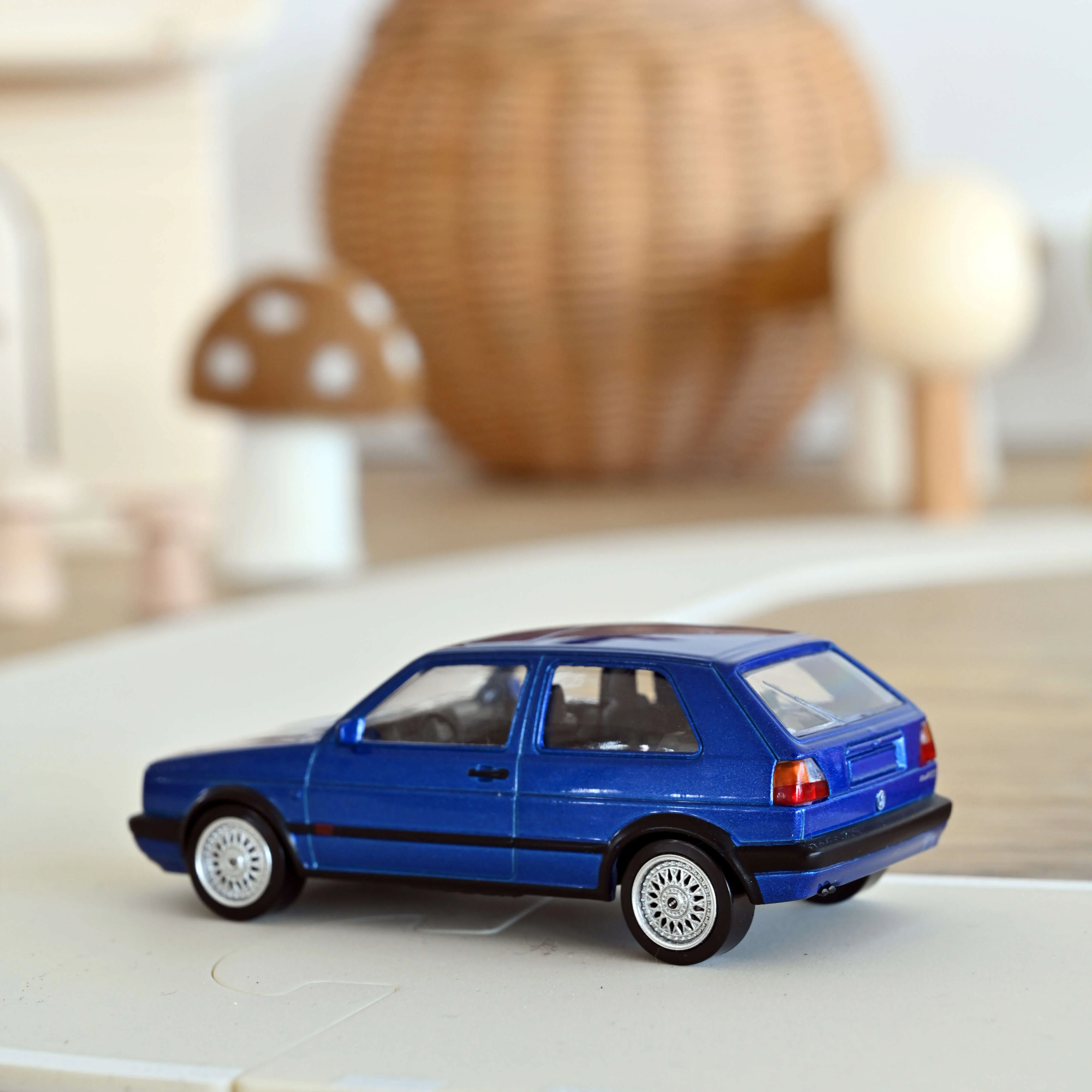 VW Golf GTI G60 1990 Bleu métallisé Jet-car 1/43 - Image 2