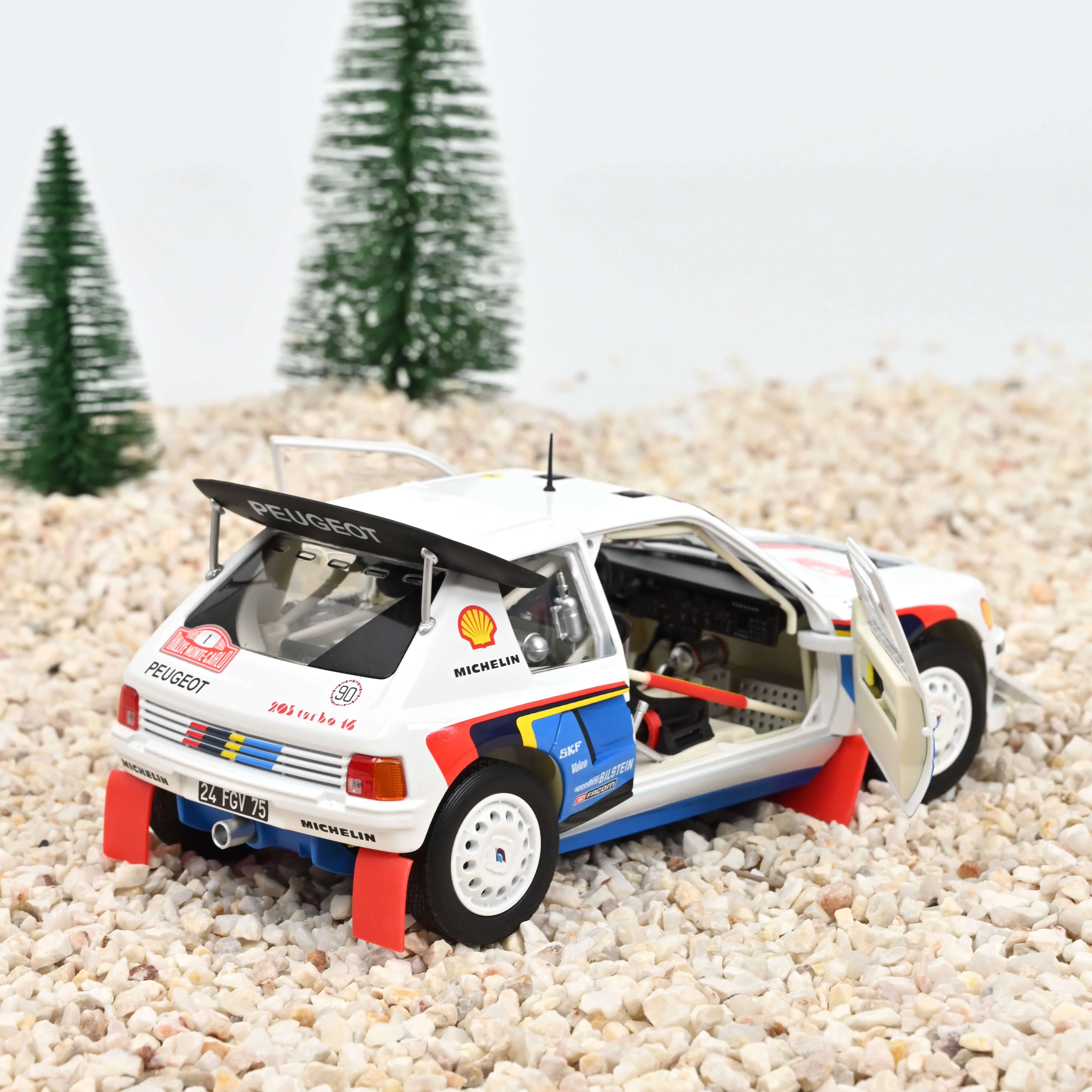 Peugeot 205 T16 1986 Rallye Monte-Carlo 1 Salonen/Harjanne 1/18 - Image 2