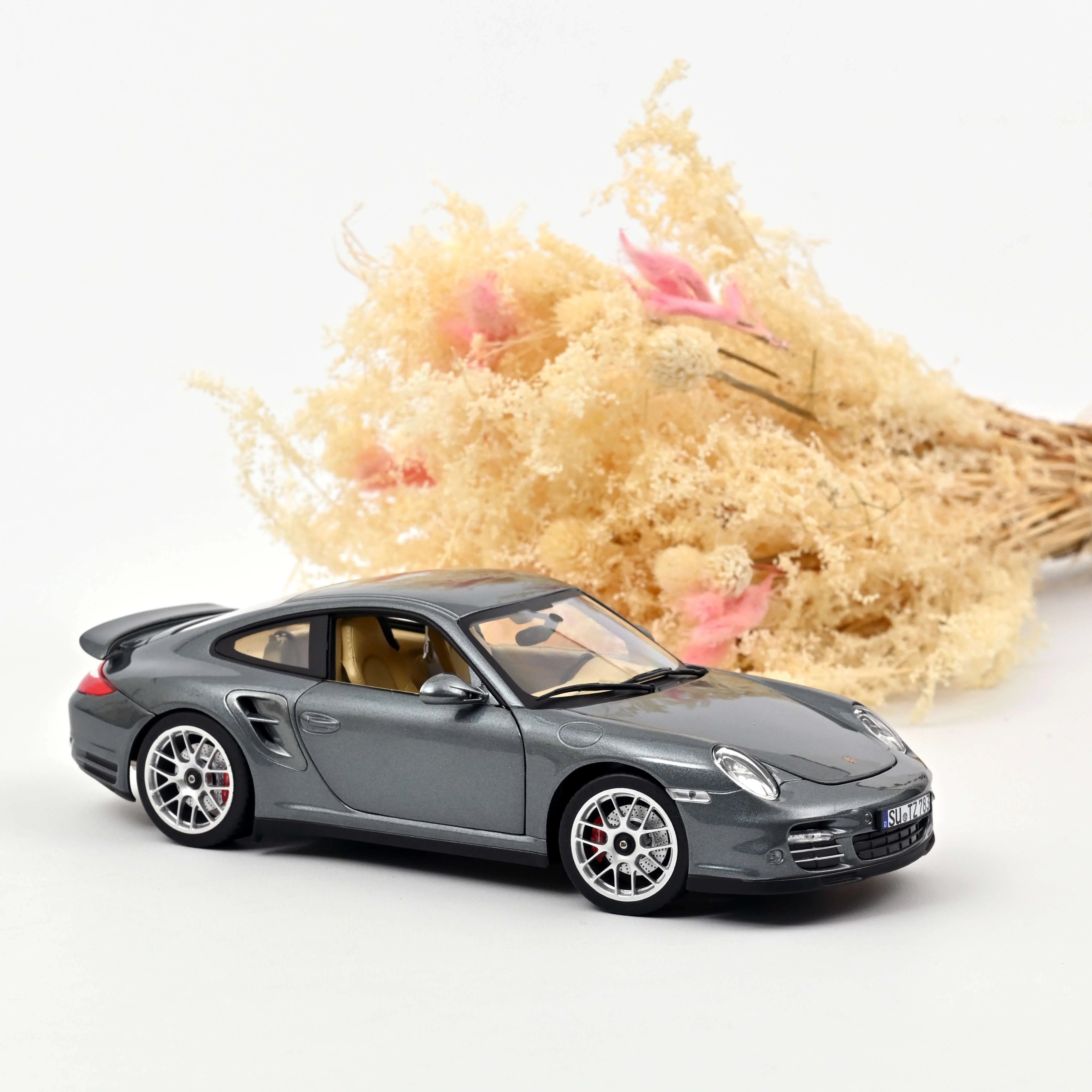 Porsche 911 Turbo 2010 Gris métallisé 1/18