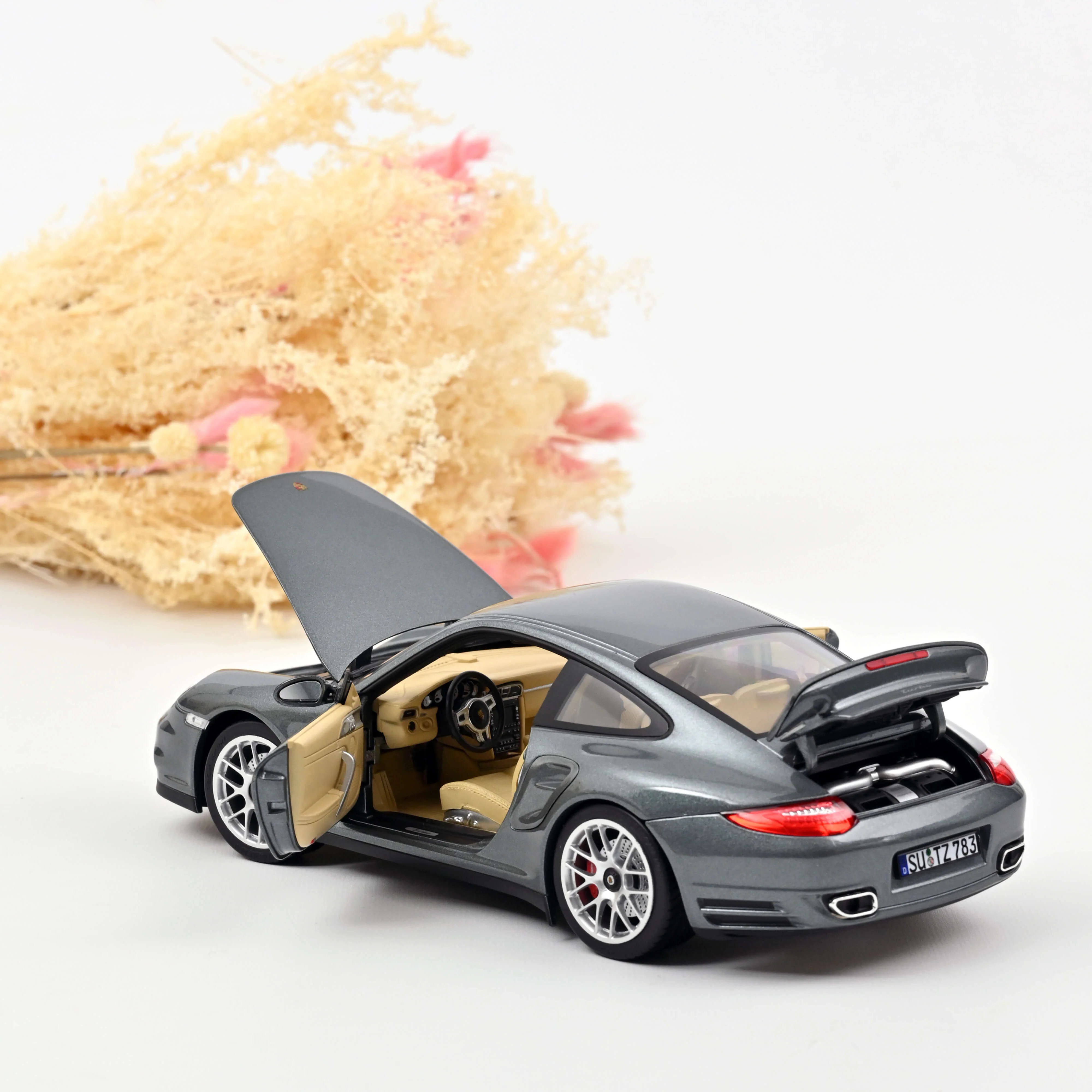 Porsche 911 Turbo 2010 Gris métallisé 1/18 - Image 2