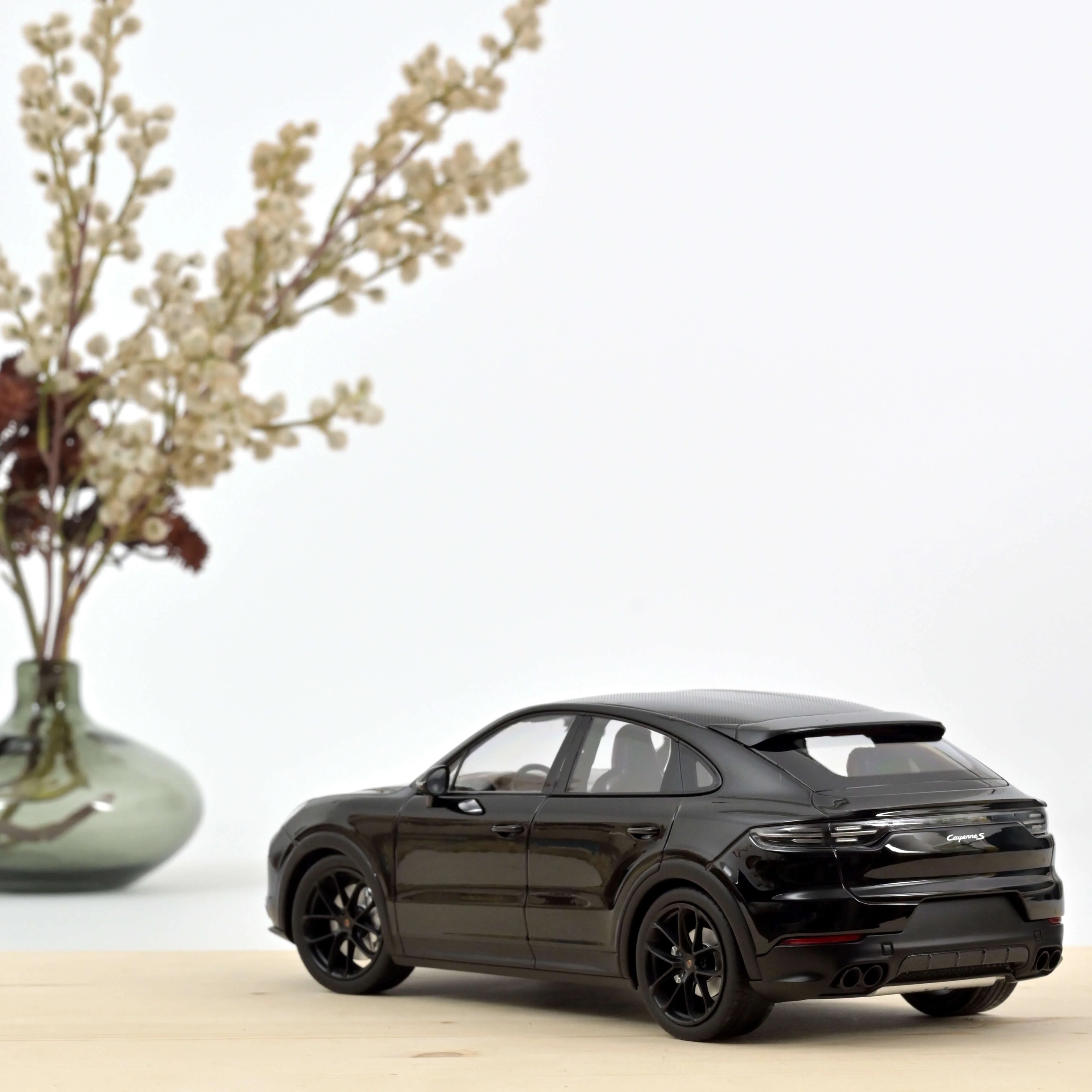 Porsche Cayenne S Coupé 2019 Noir 1/18 - Image 2