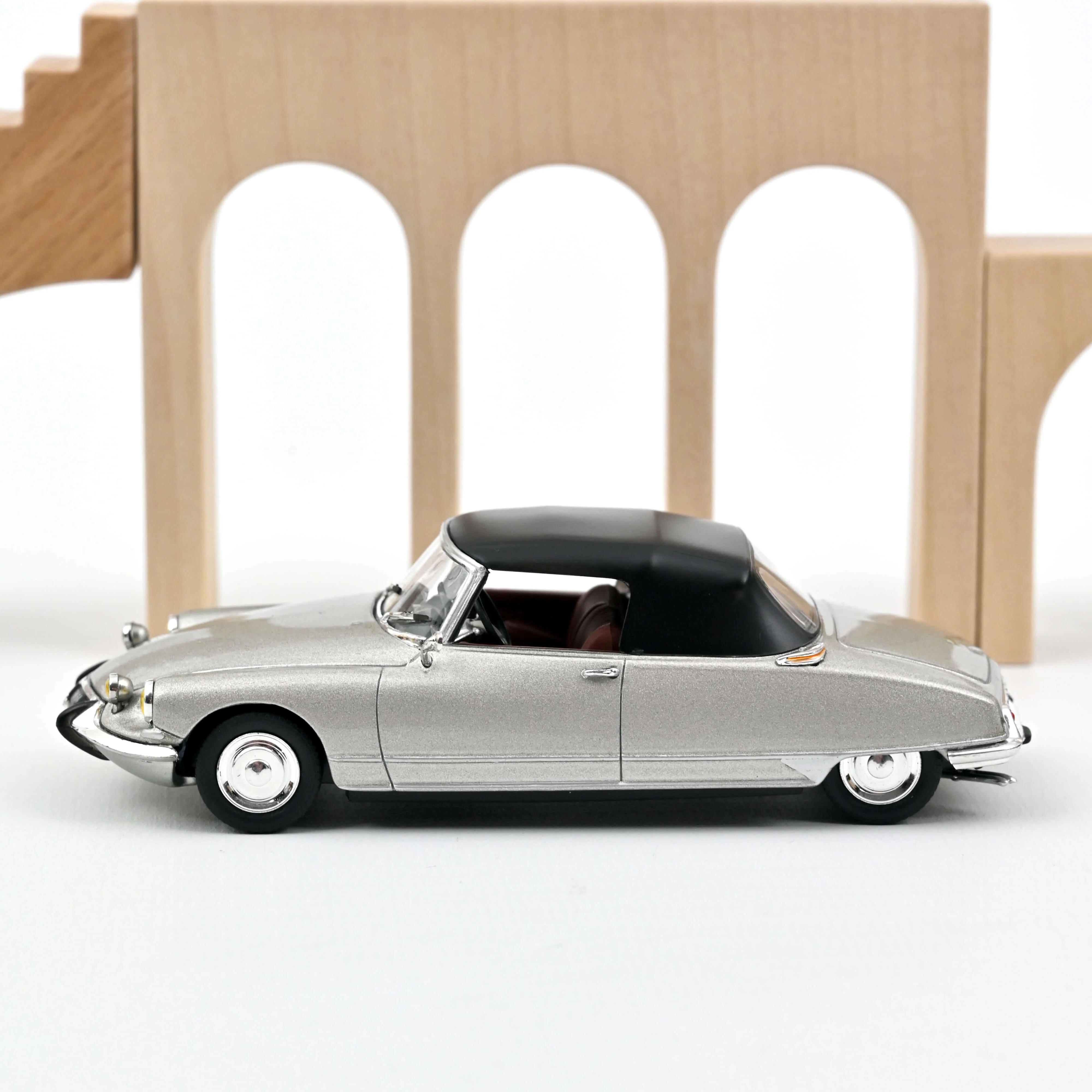 Citroën DS 19 Cabriolet 1965 Gris Perle 1/43 - Image 2
