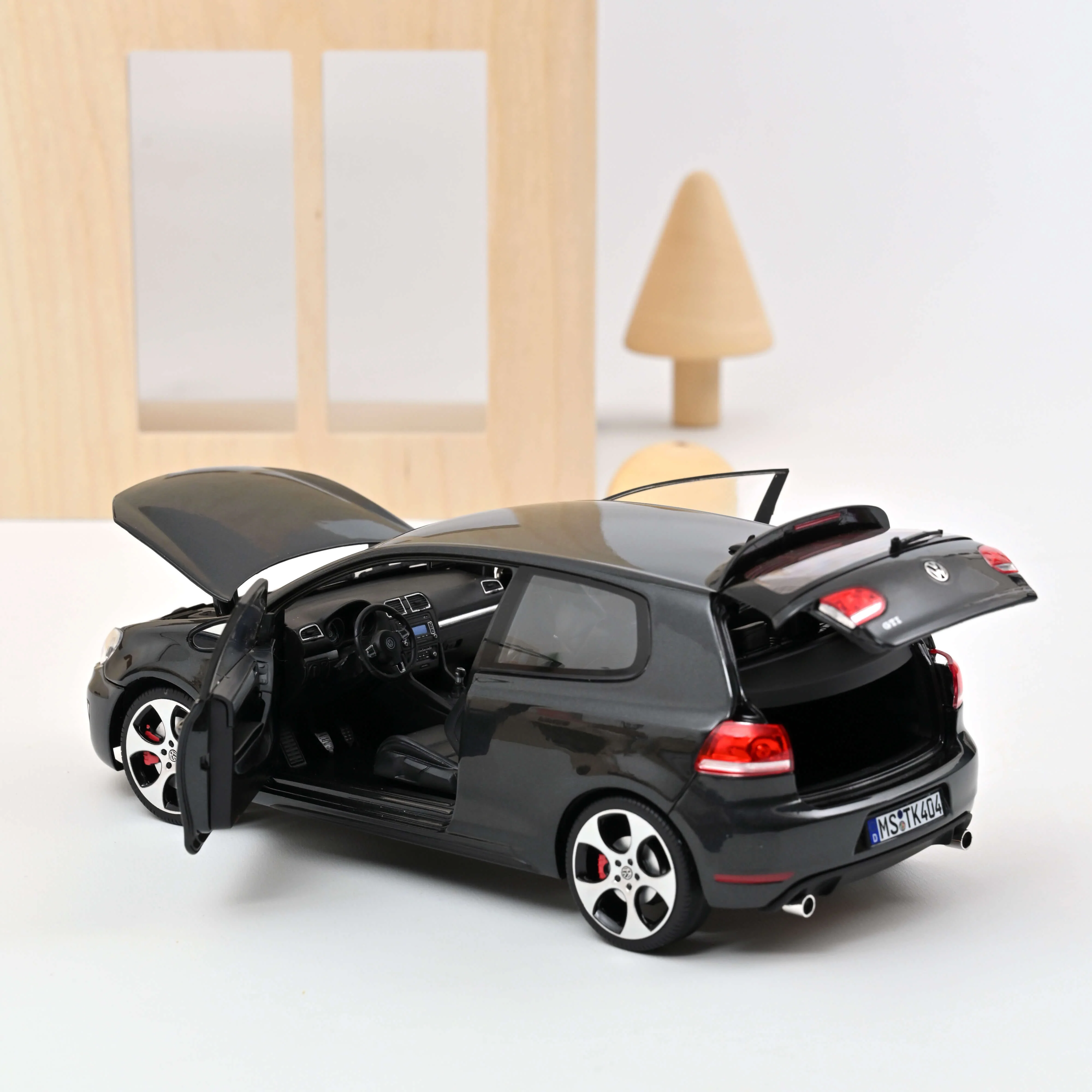 VW Golf GTI 2009 Gris métallisé 1/18 - Image 2