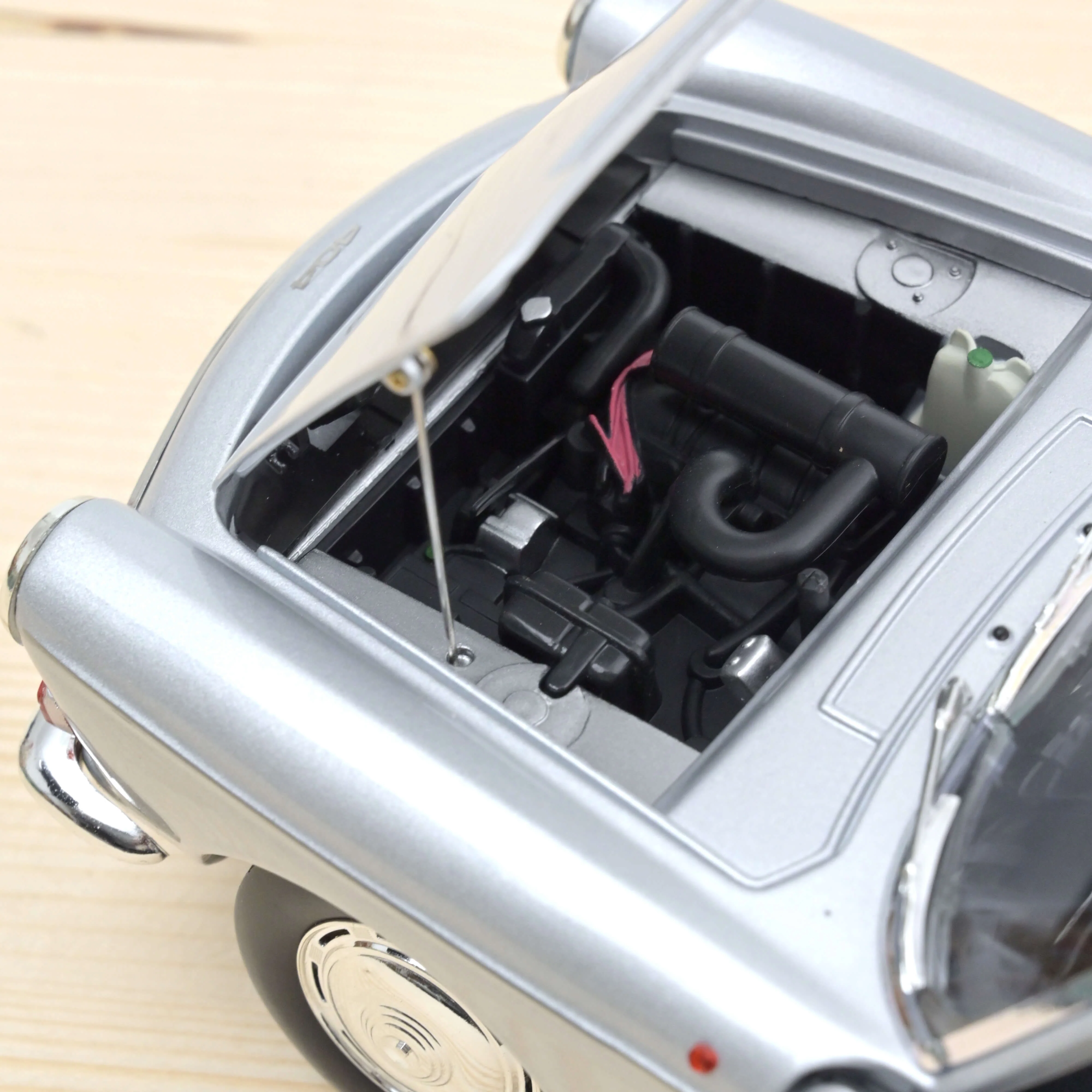 Peugeot 404 Cabriolet 1967 Argent 1/18 - Image 4