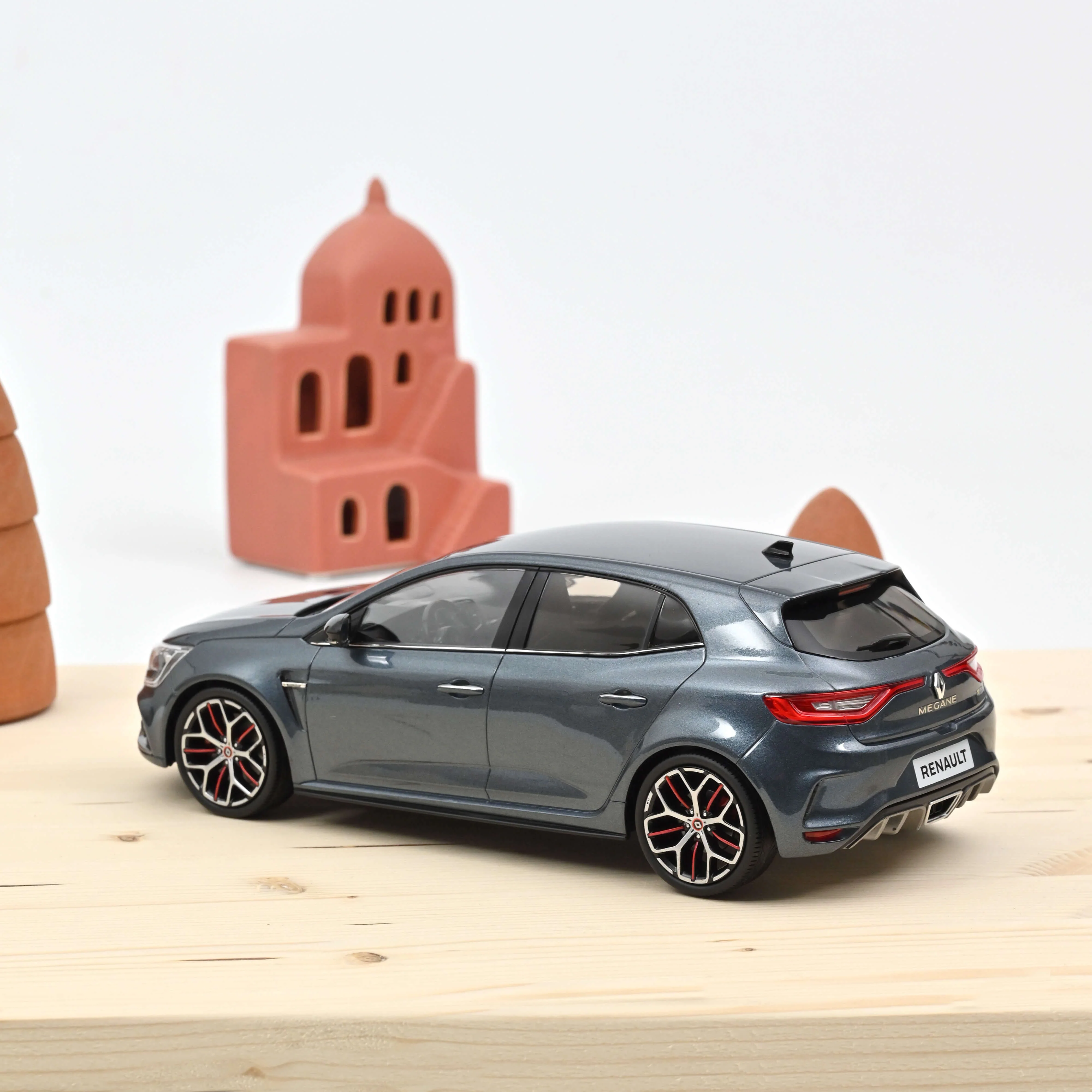 Renault Mégane R.S. Trophy 2019 Gris Titane 1/18 - Image 2