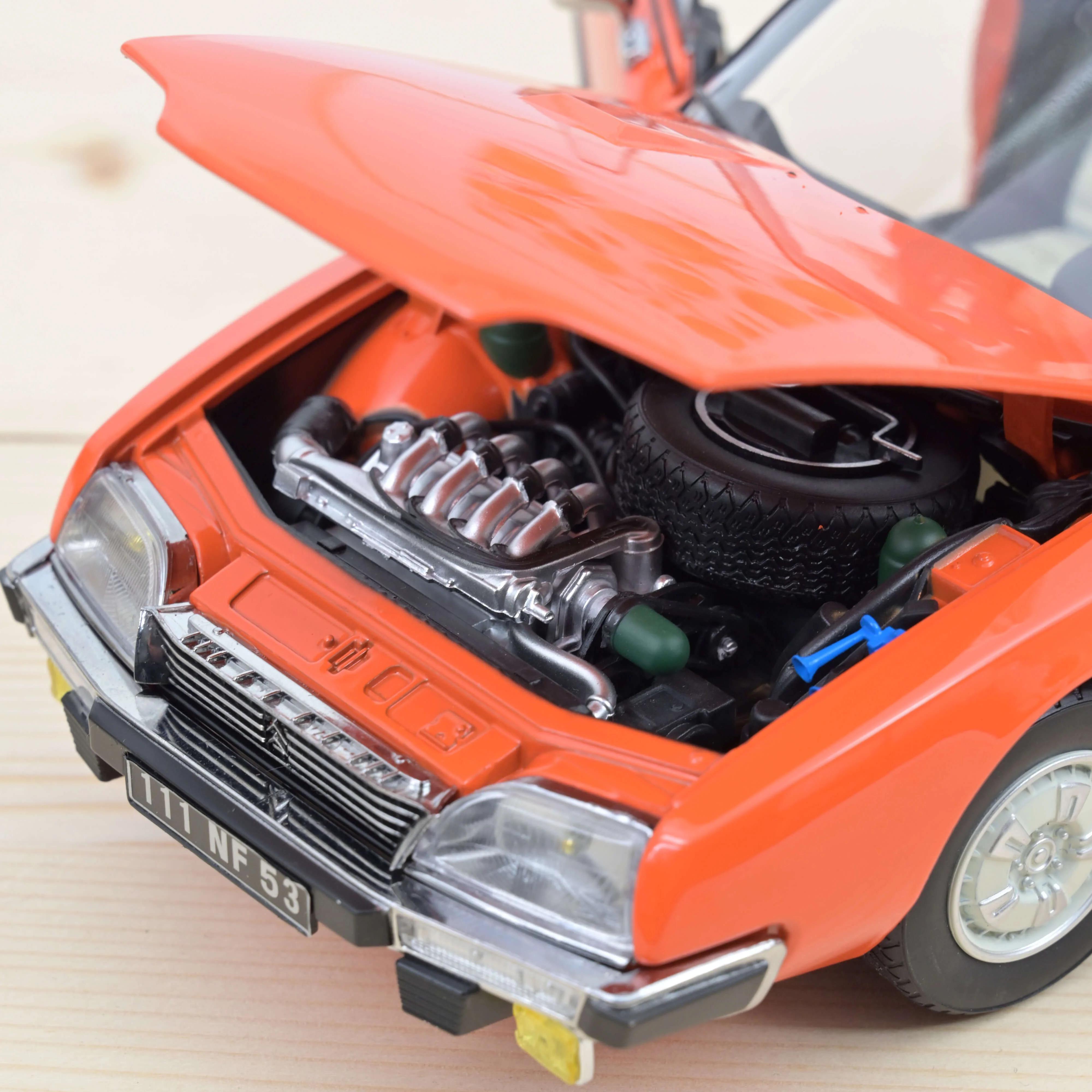 Citroën CX 2400 GTi 1977 Orange Mandarine 1/18 - Image 3