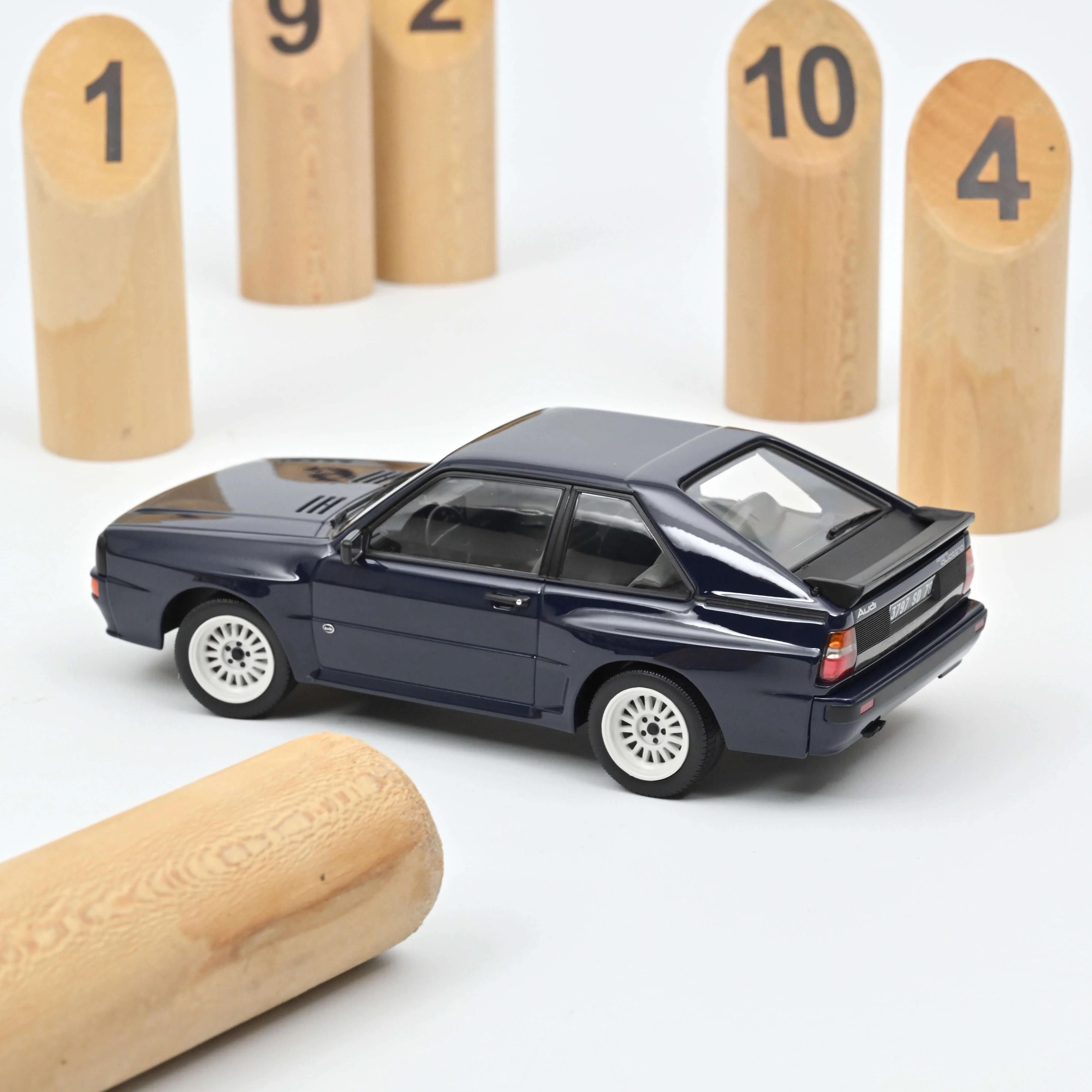 Audi Sport Quattro 1985 Bleu foncé 1/18 - Image 2